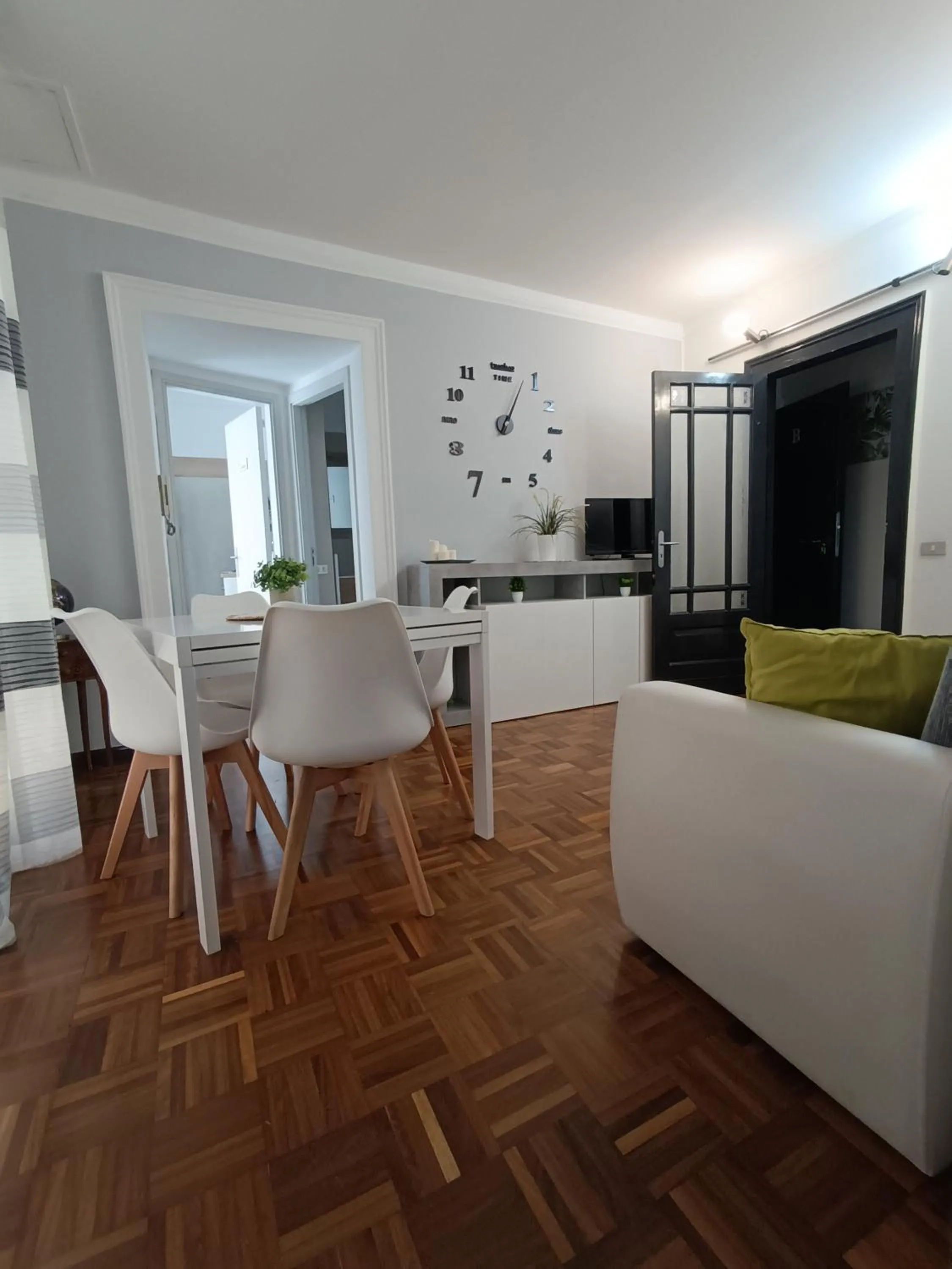 La casa di carta in piazza stesicoro