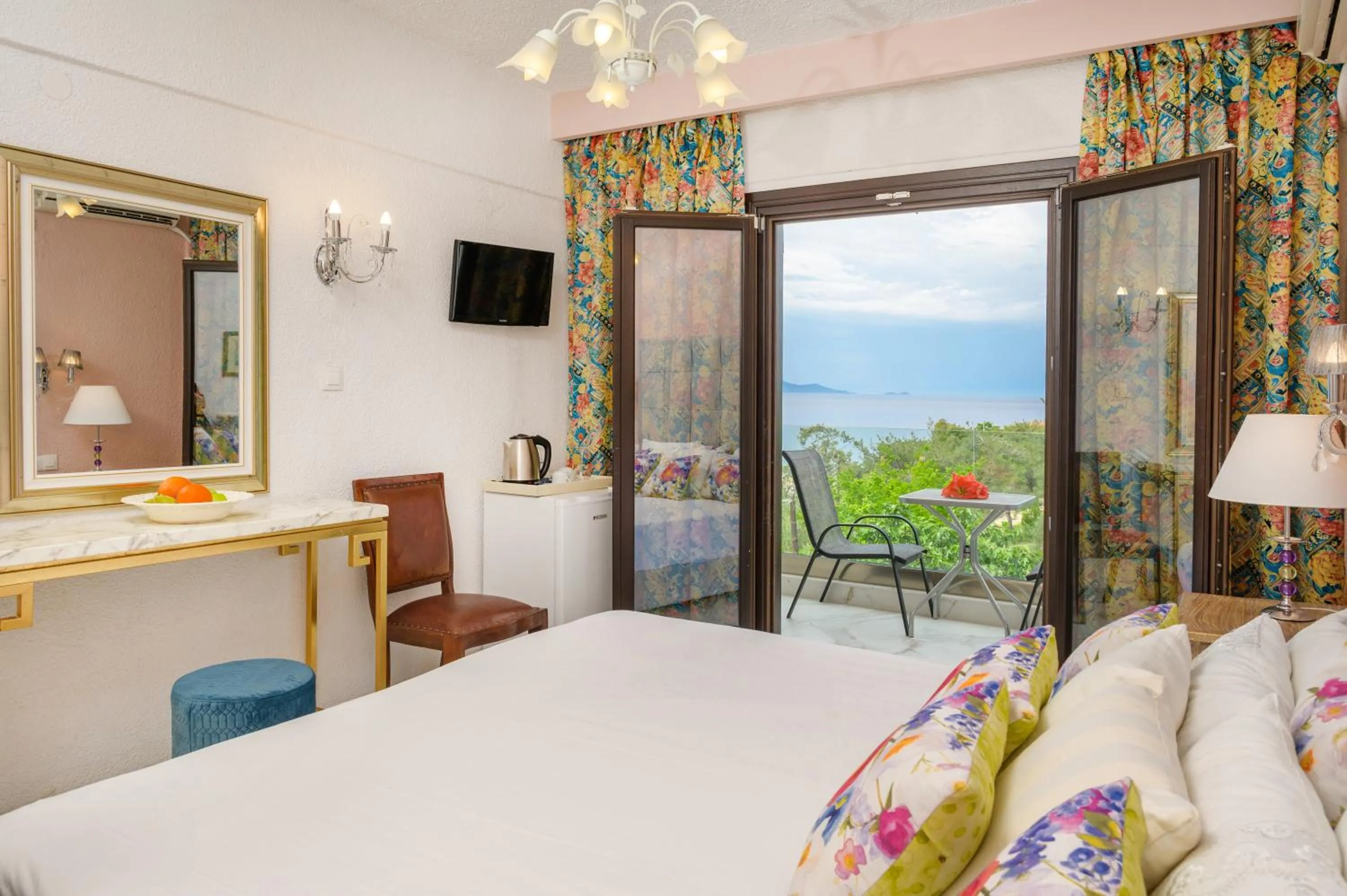 Bedroom, Bed in Leandros Hotel