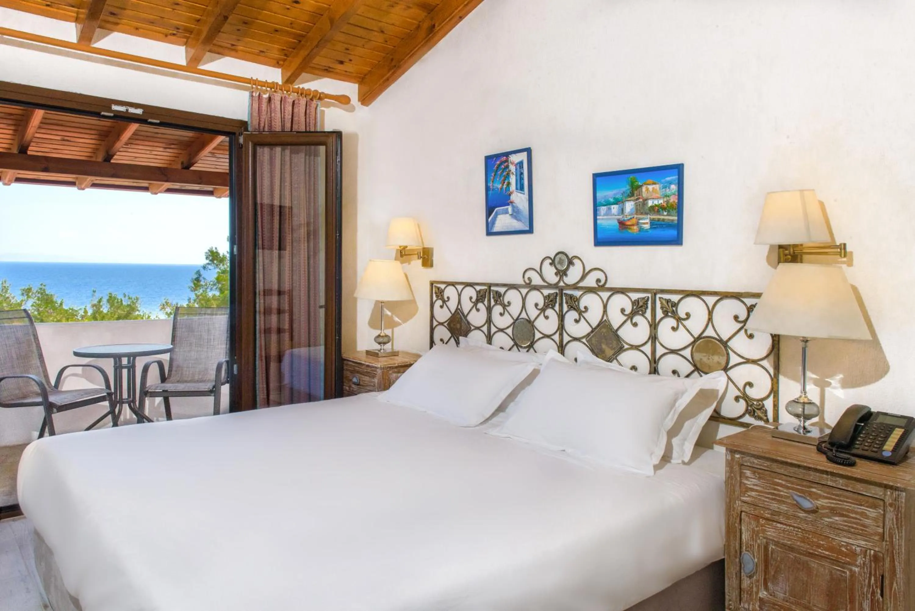 Bedroom, Bed in Leandros Hotel