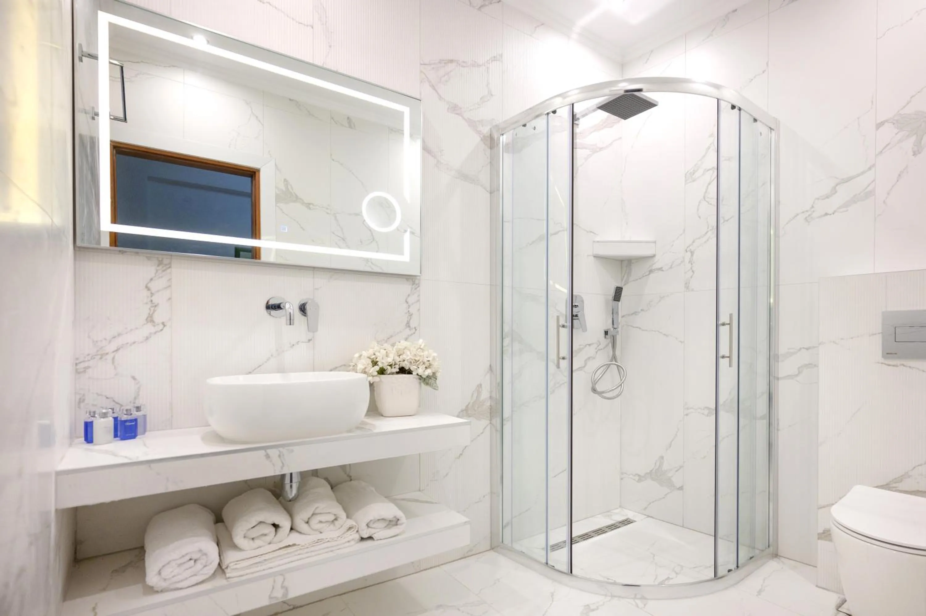 Bathroom in Leandros Hotel