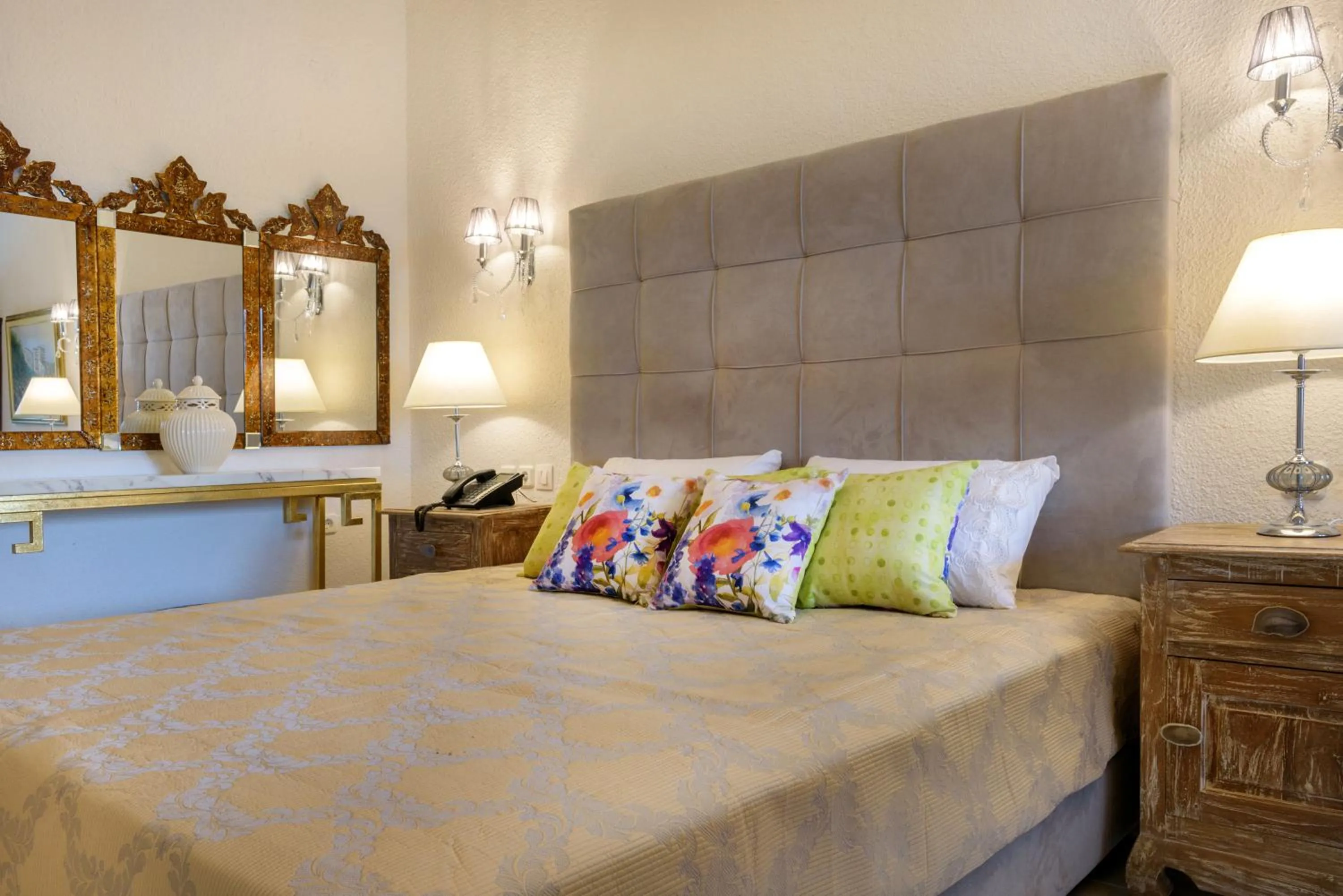 Bedroom, Bed in Leandros Hotel