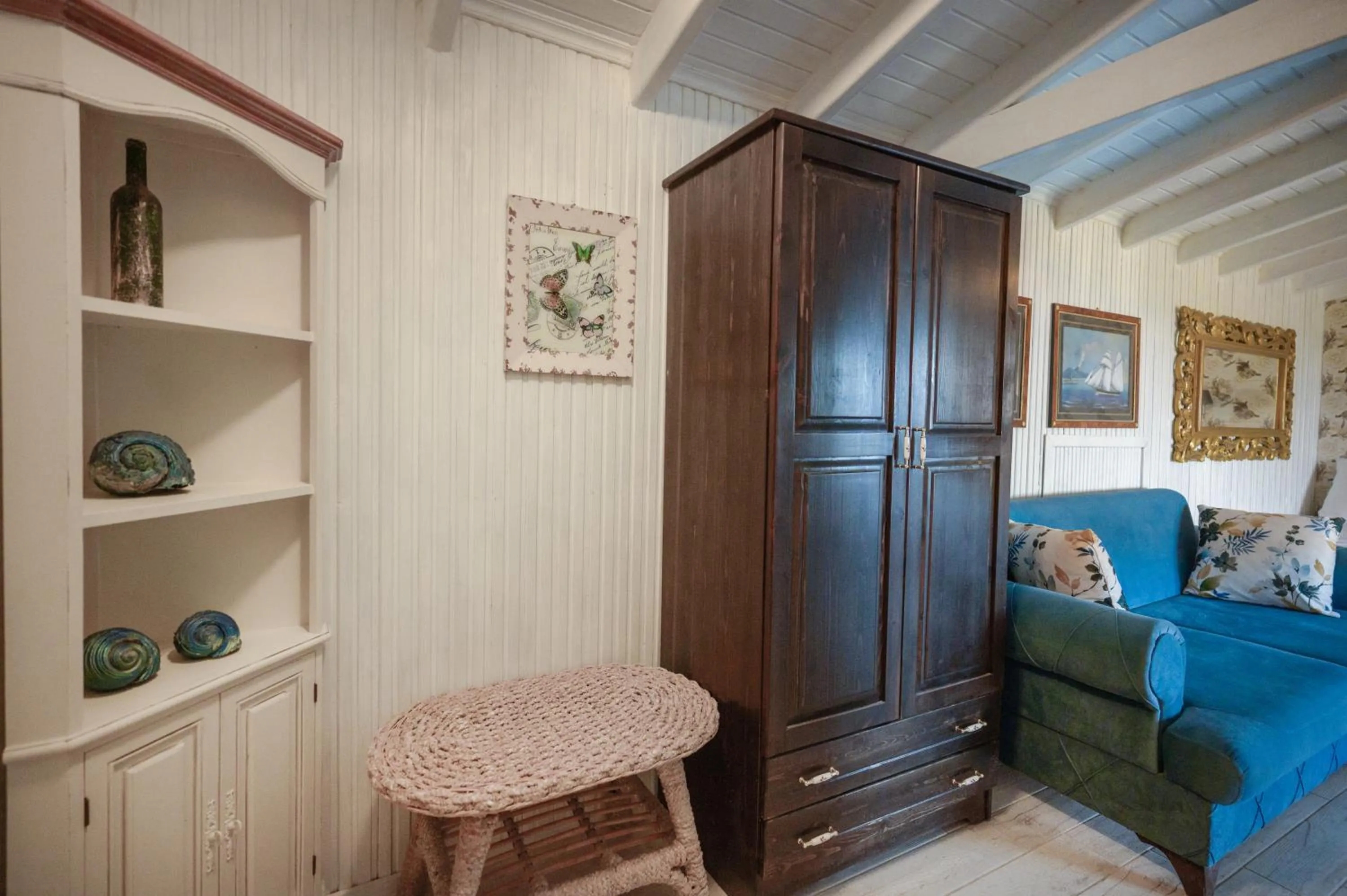 Photo of the whole room in Leandros Hotel