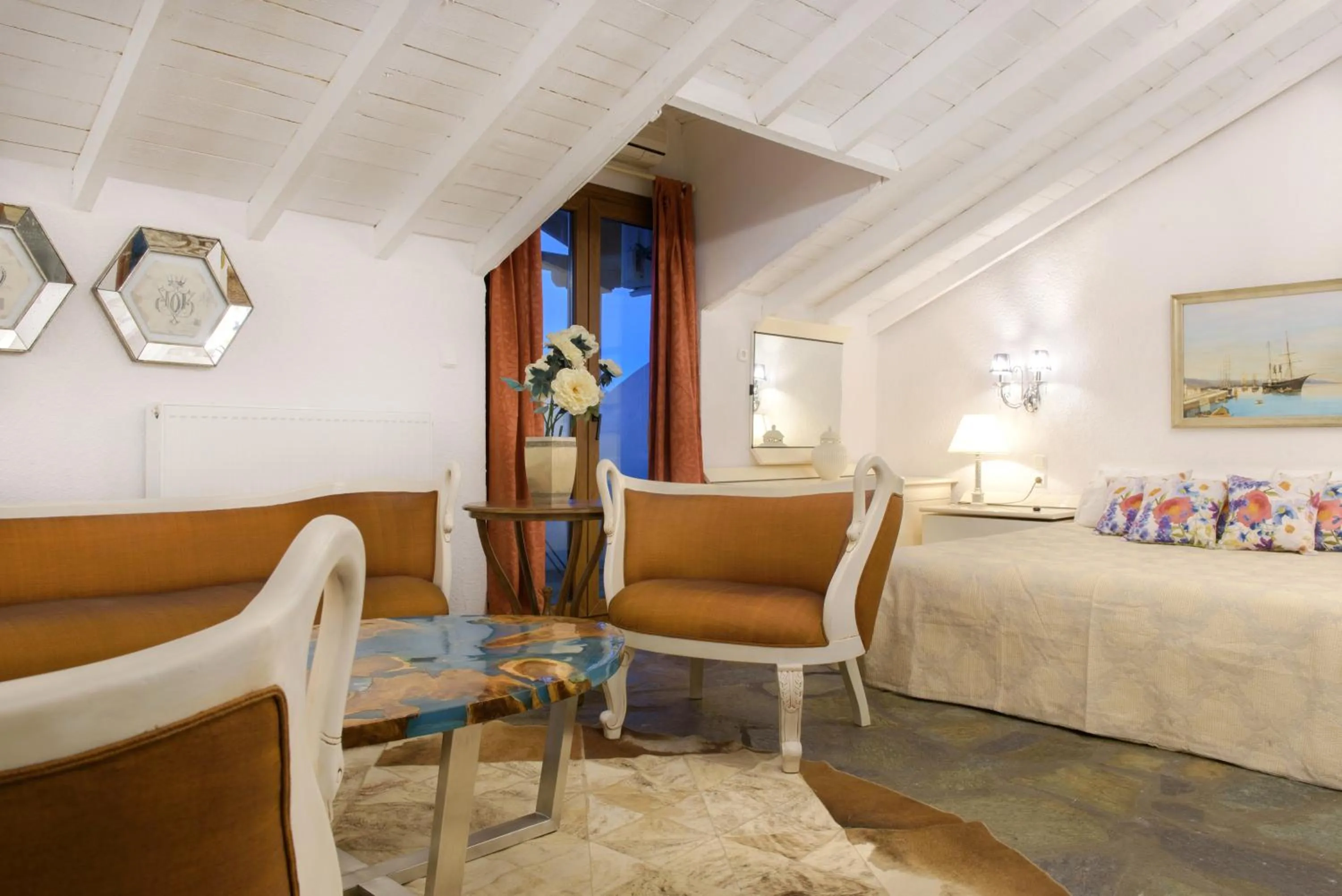 Photo of the whole room in Leandros Hotel