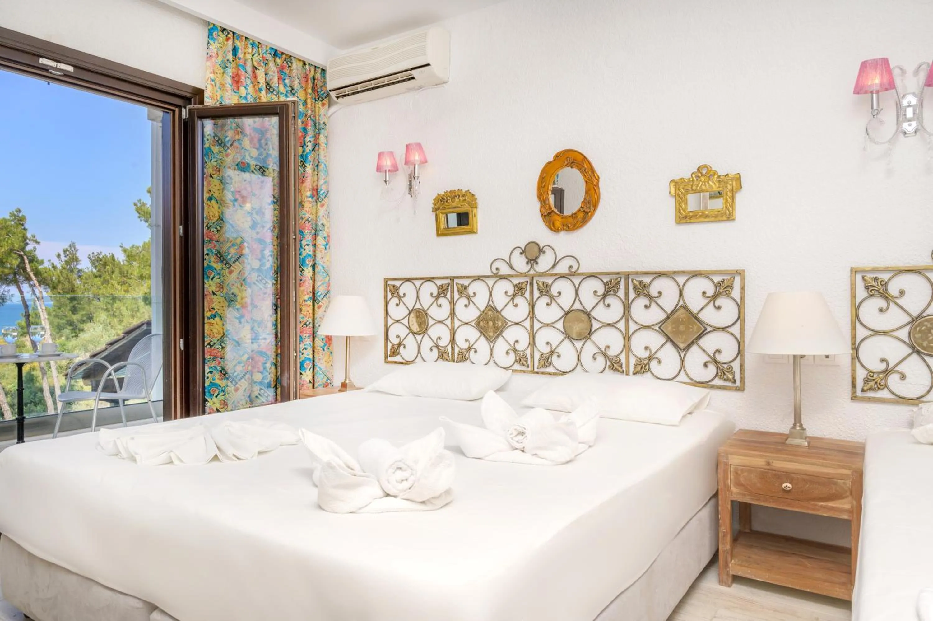 Bedroom, Bed in Leandros Hotel