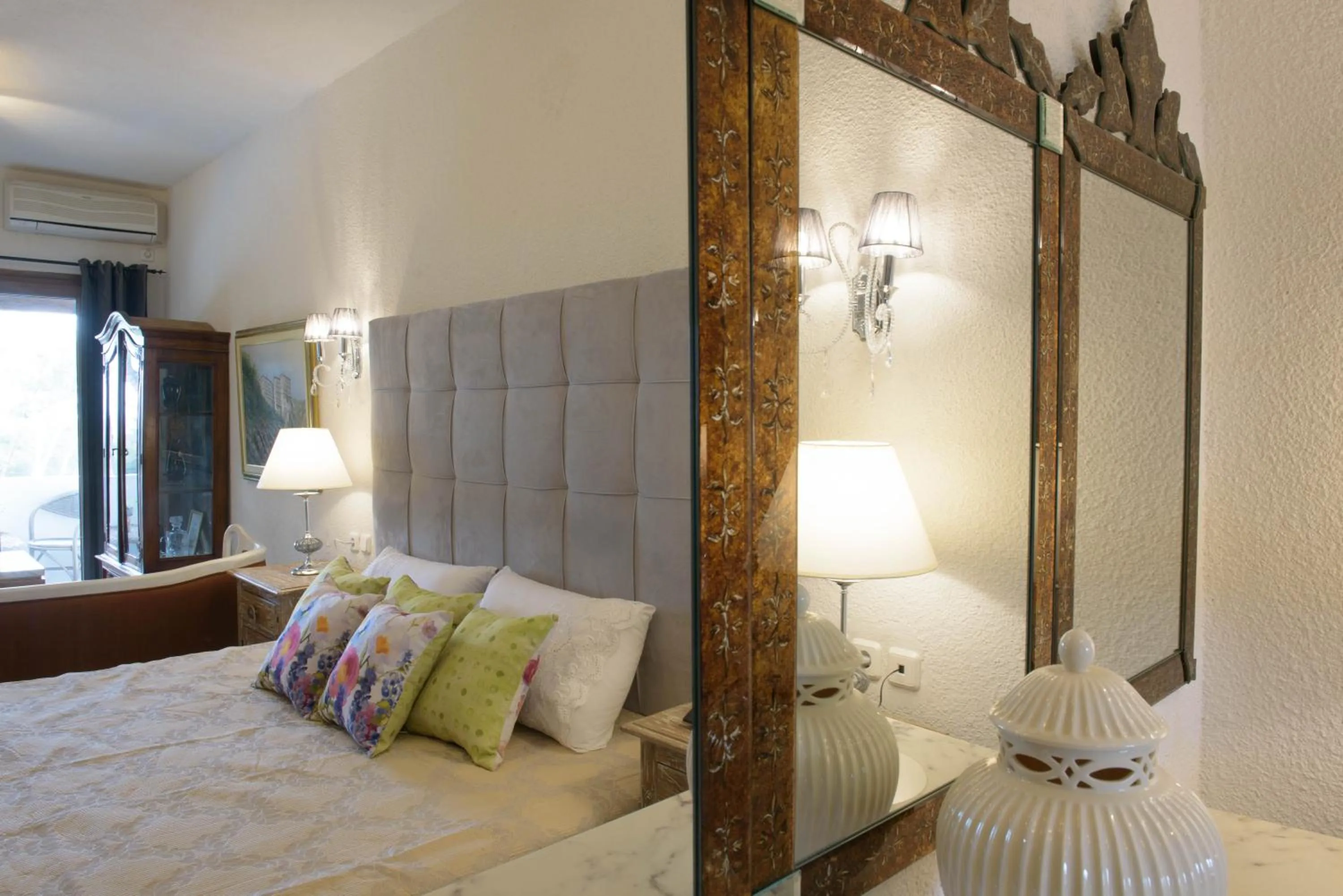 Bedroom, Bed in Leandros Hotel