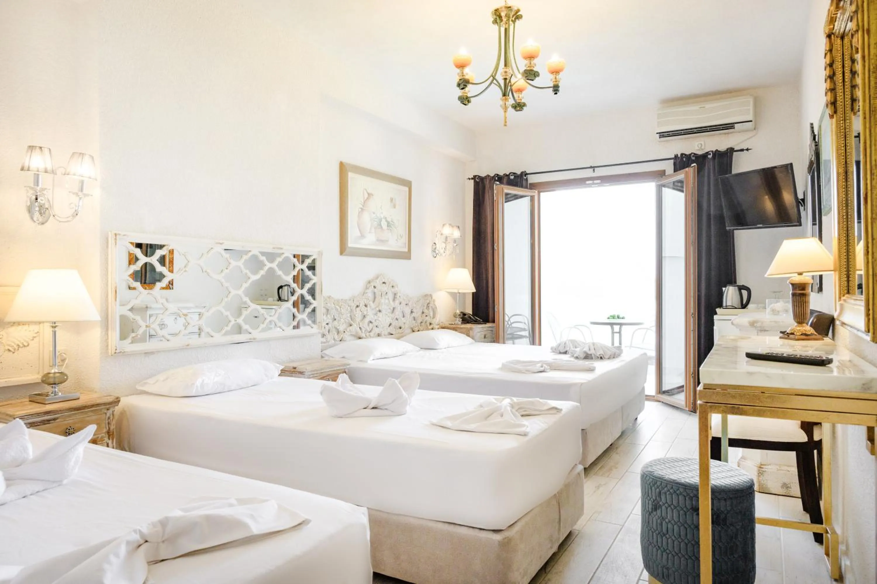 Bedroom, Bed in Leandros Hotel