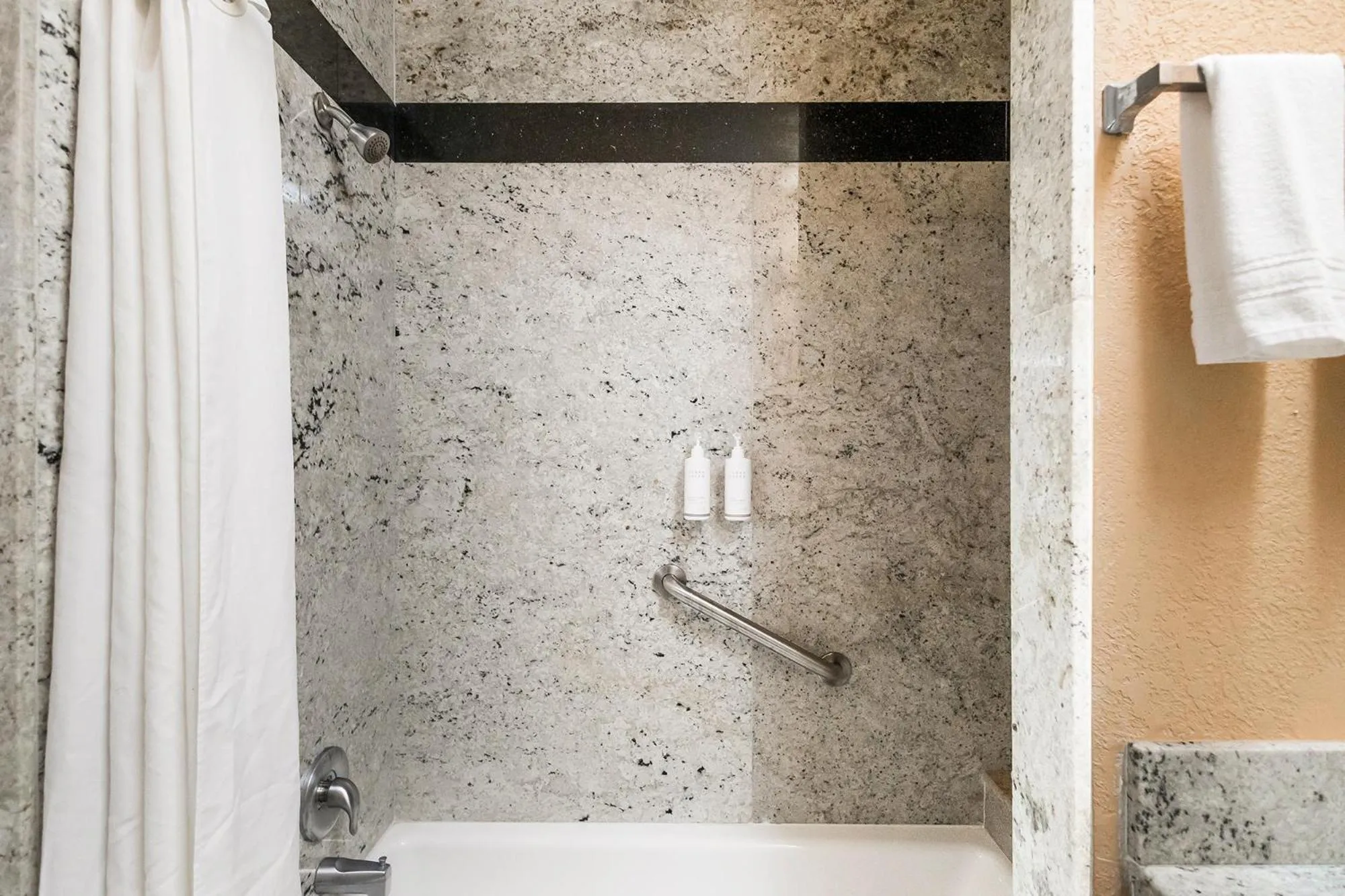 Shower in Country Inn Sonora