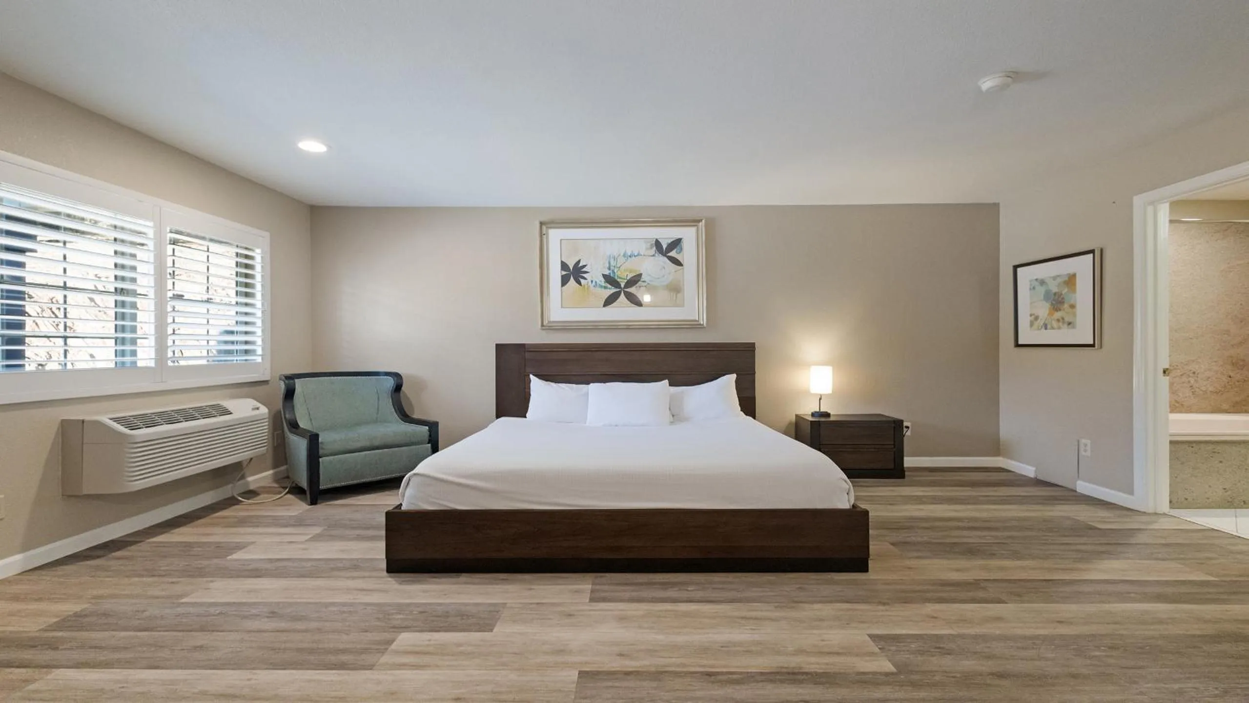 Bed in Country Inn Sonora