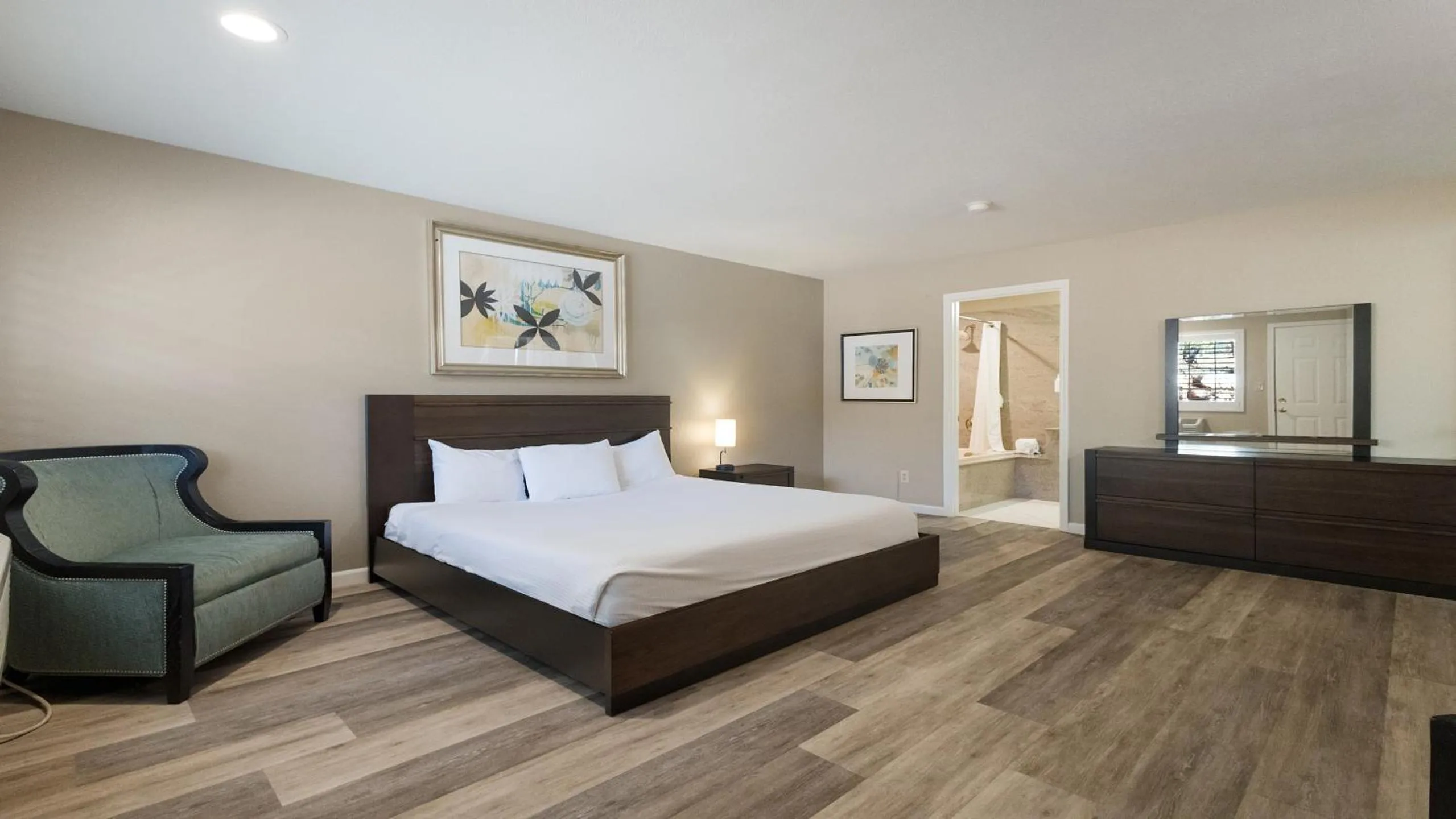 Bed in Country Inn Sonora