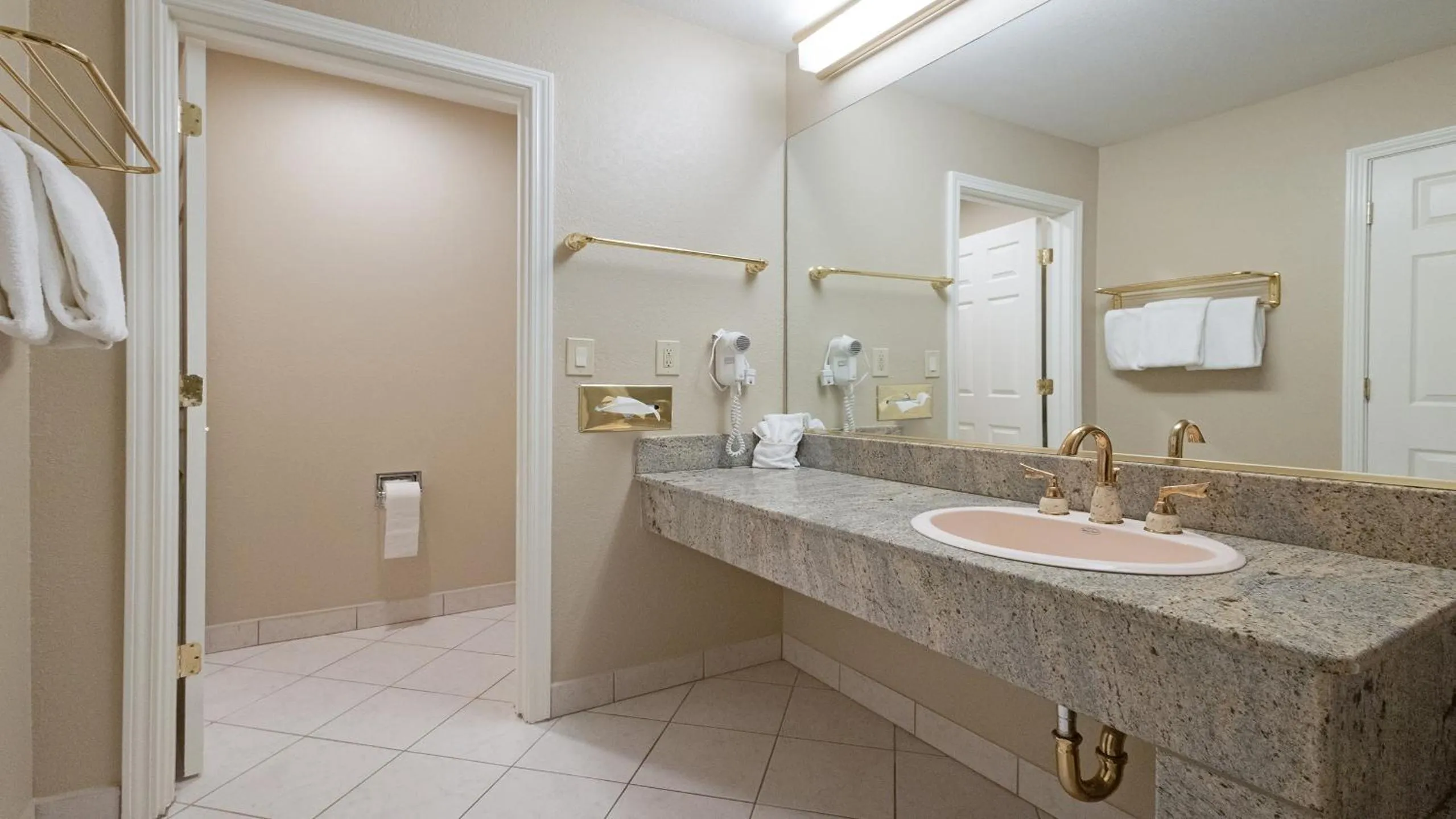 Bathroom in Country Inn Sonora