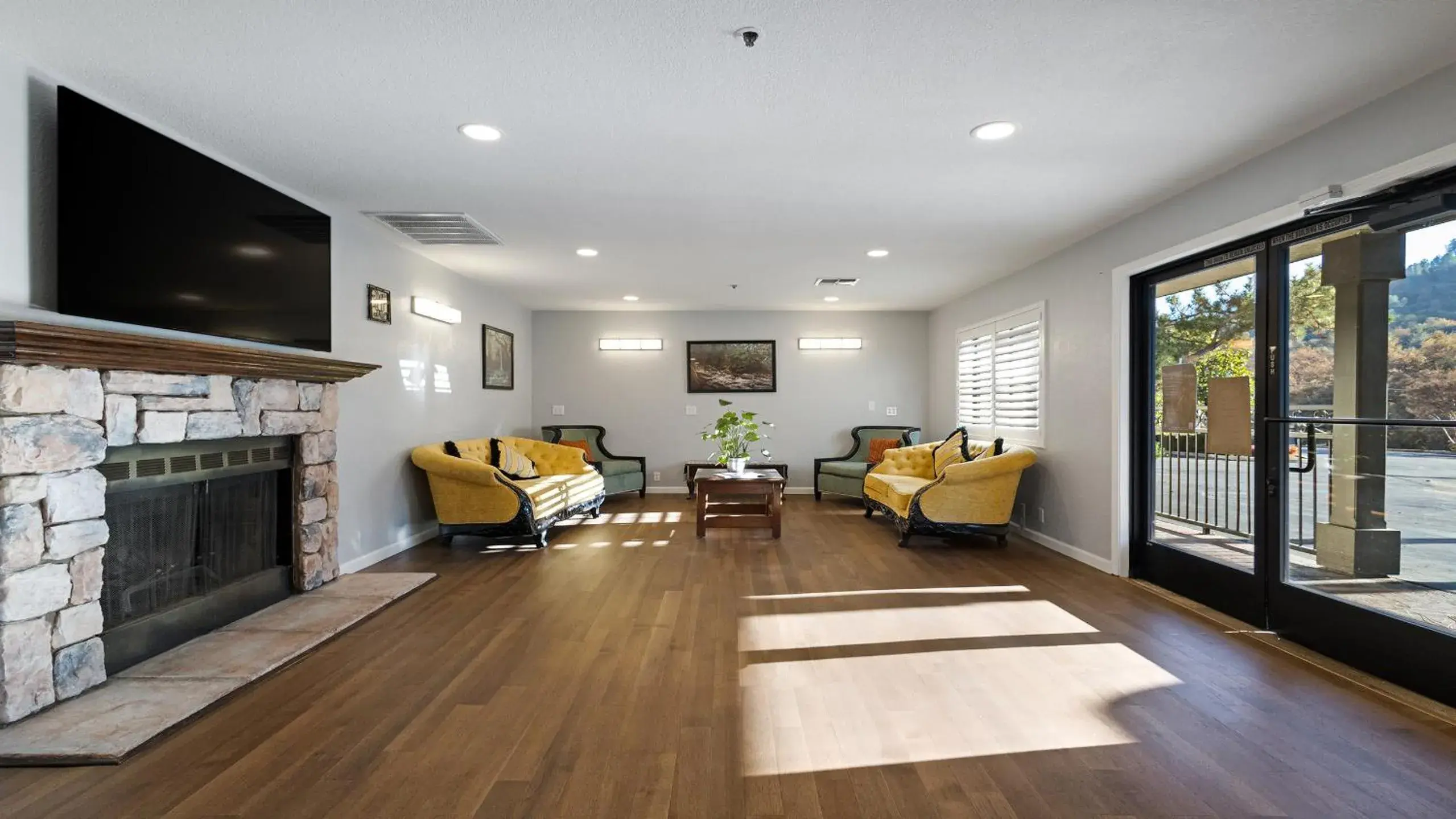 Lobby or reception in Country Inn Sonora Lobby or reception in Country Inn Sonora