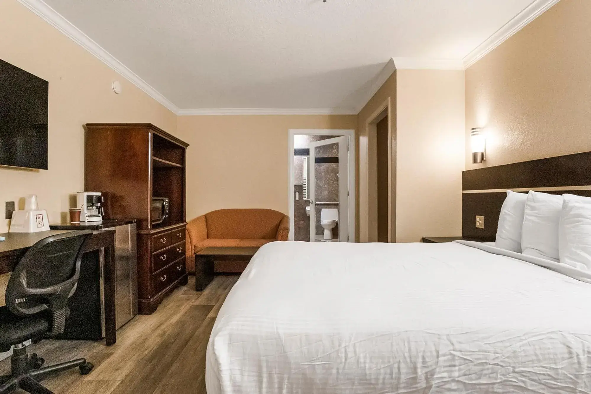 Queen Room - Disability Access in Country Inn Sonora Queen Room - Disability Access in Country Inn Sonora