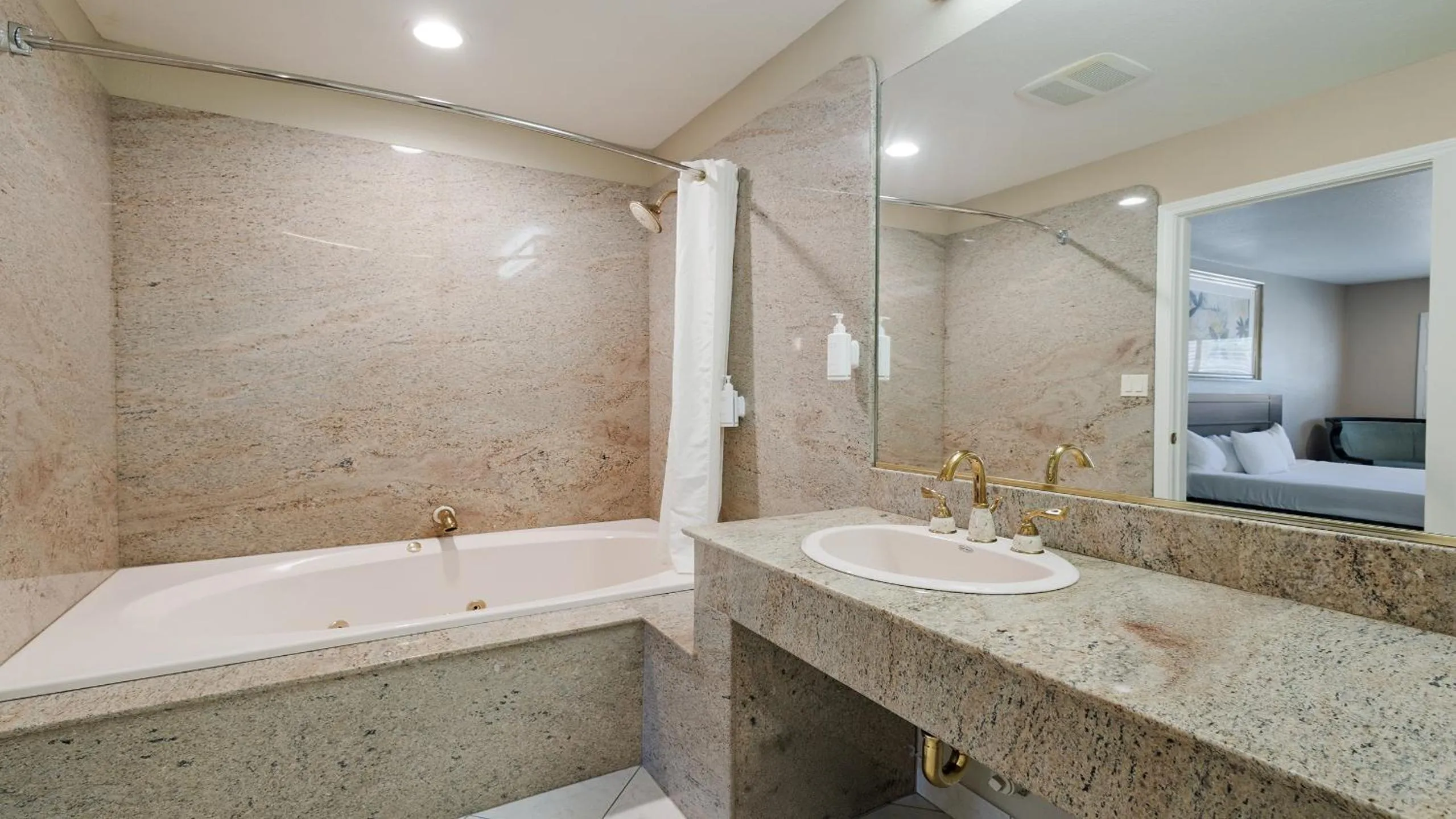 Shower in Country Inn Sonora