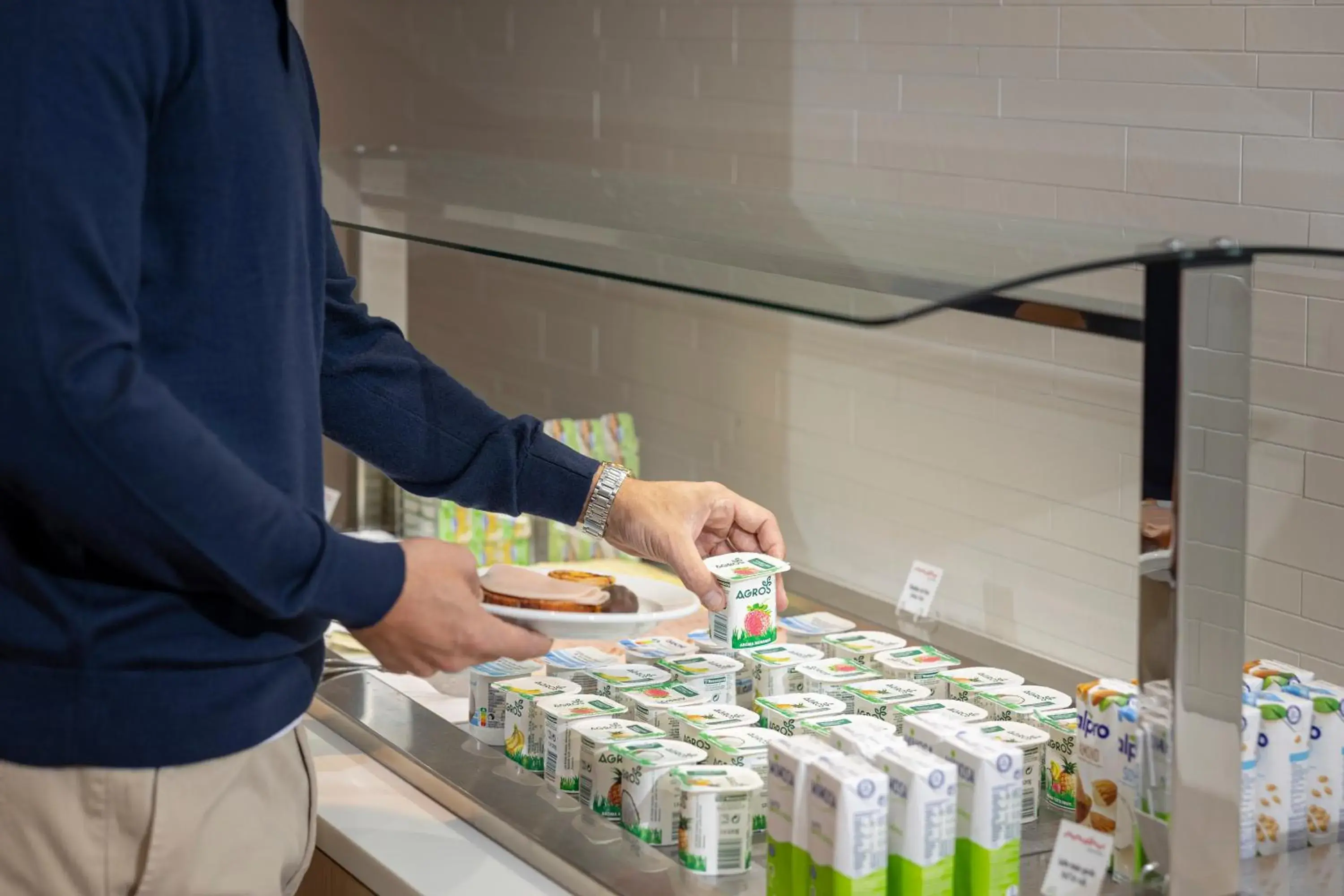 Breakfast in Moov Hotel Porto Centro Breakfast in Moov Hotel Porto Centro