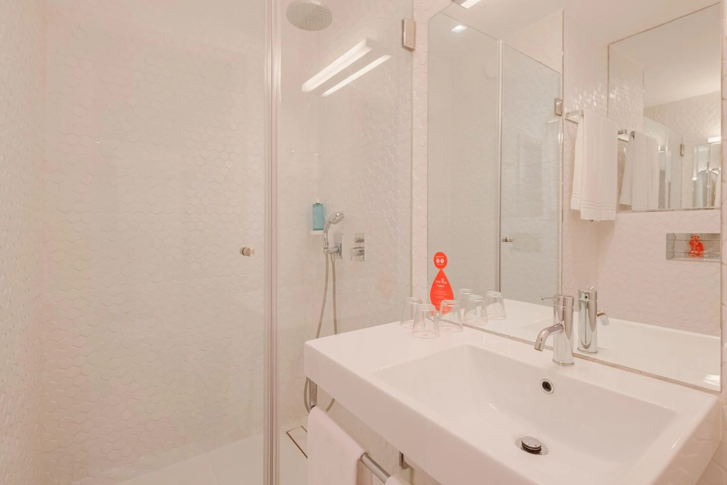 Bathroom in Moov Hotel Porto Centro