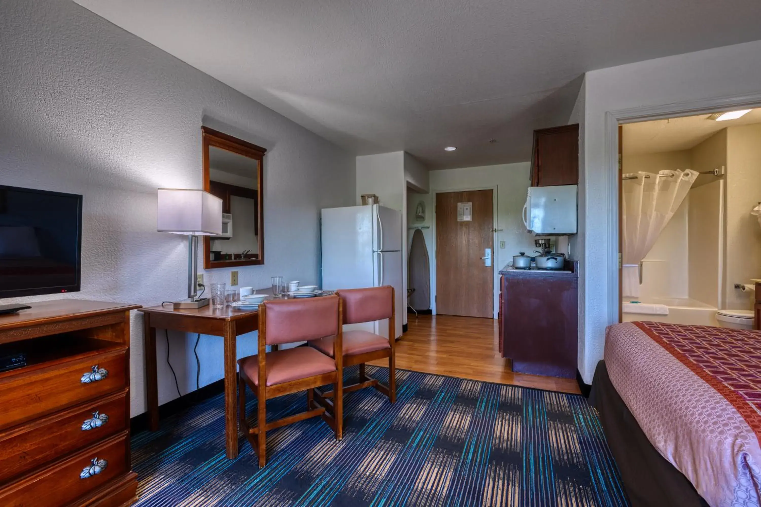 Double Room in All Towne Suites Double Room in All Towne Suites