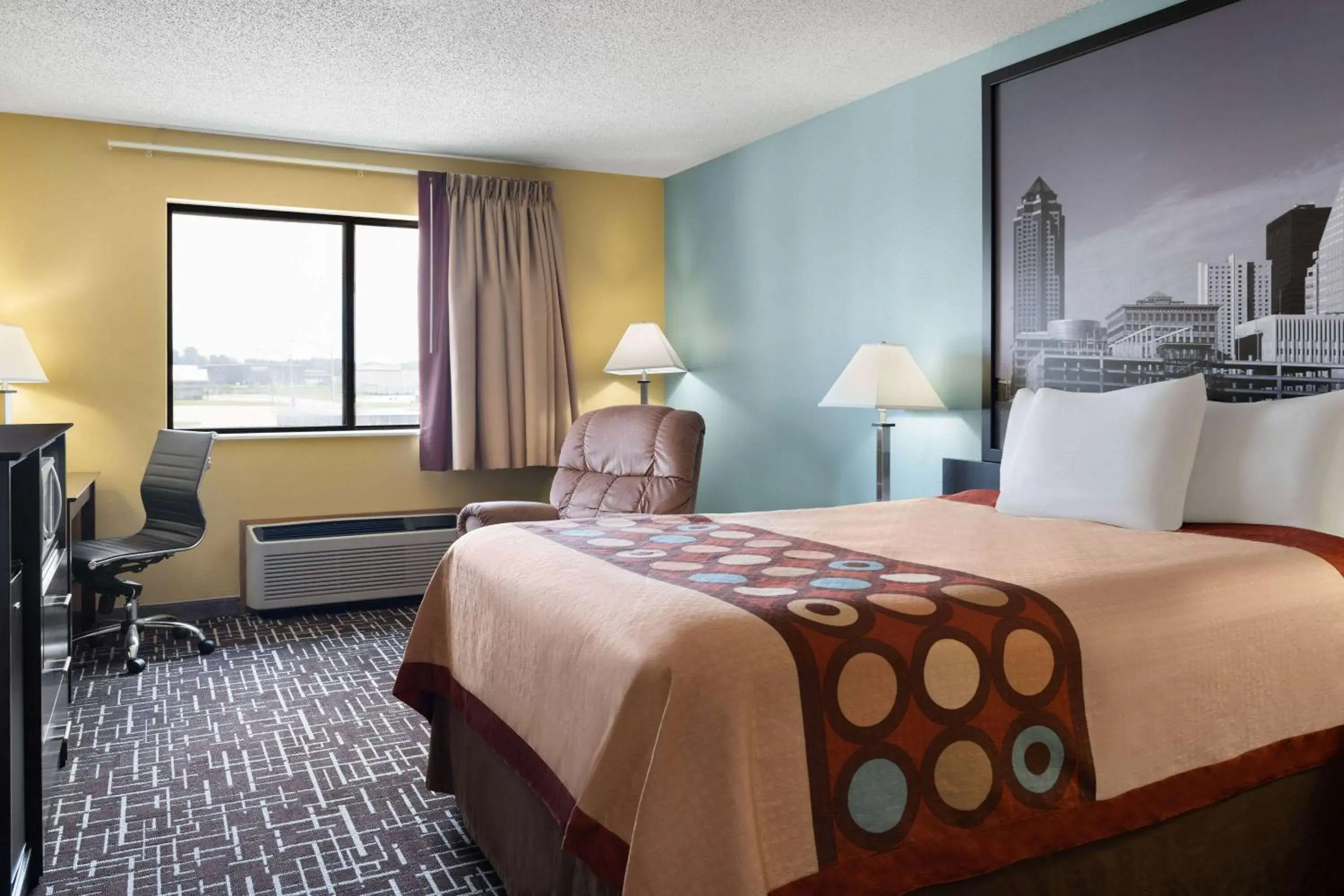 Queen Room - Non-Smoking in Super 8 by Wyndham Dyersville Queen Room - Non-Smoking in Super 8 by Wyndham Dyersville