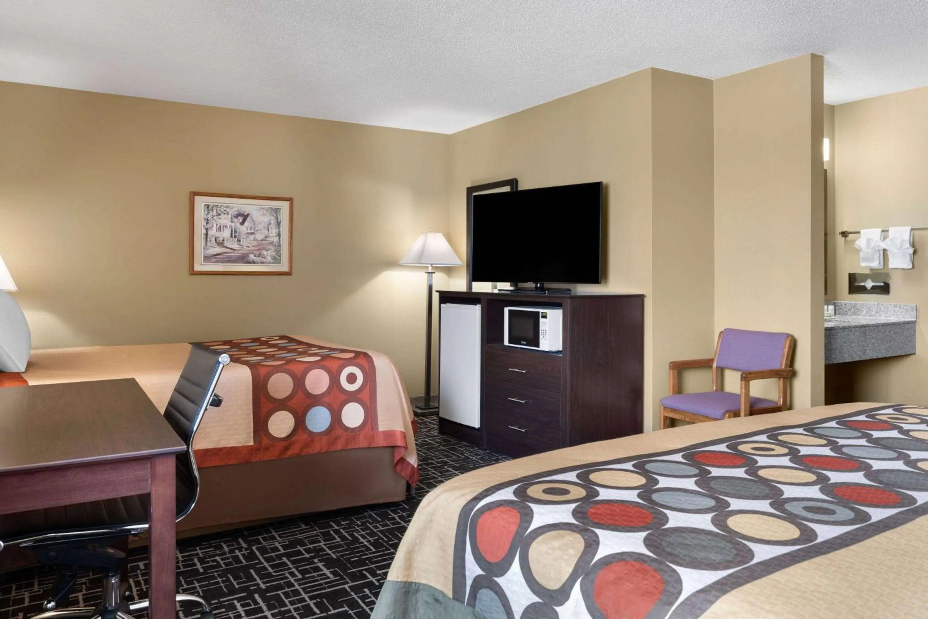 Photo of the whole room, Bed in Super 8 by Wyndham Dyersville