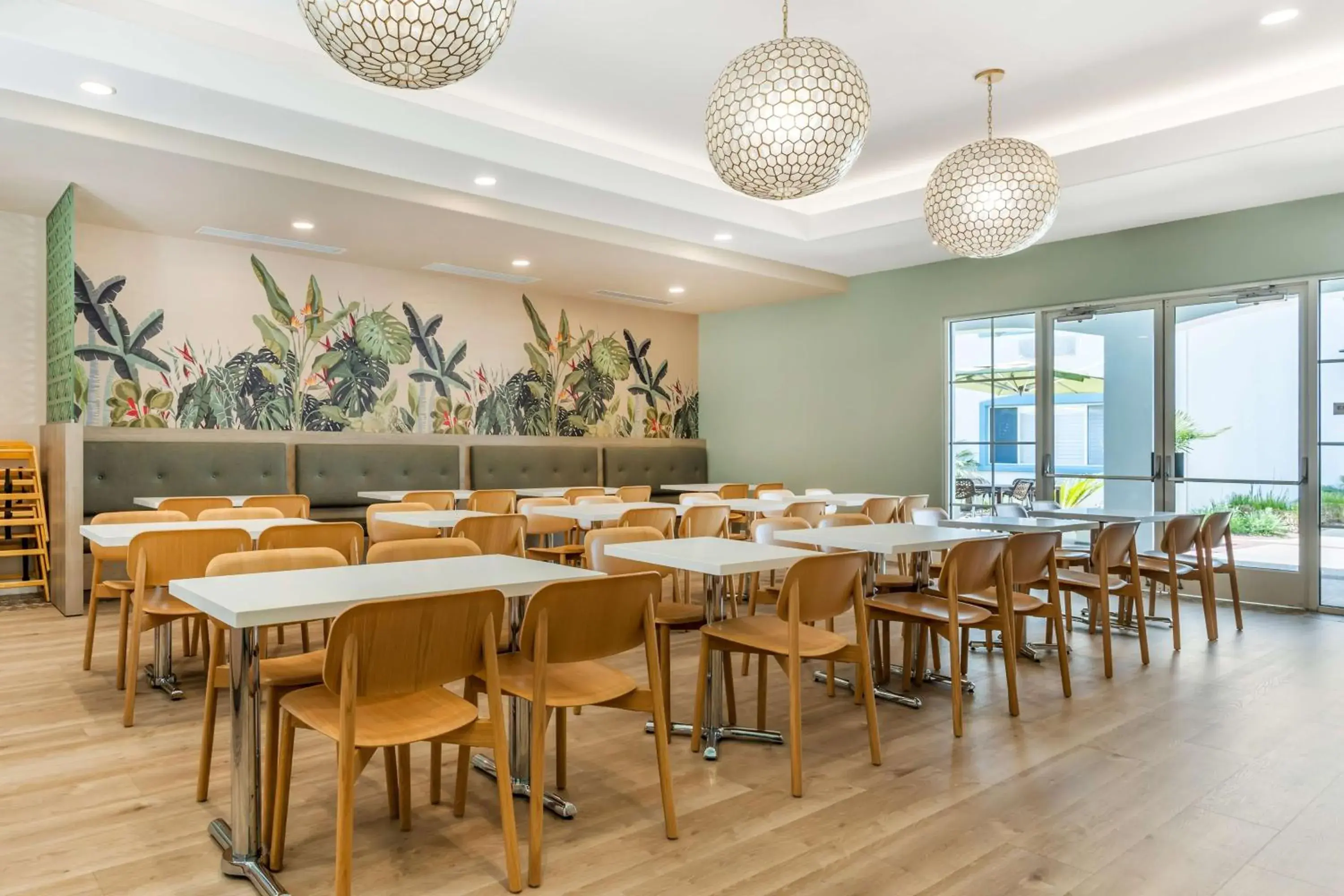 Food and drinks in Best Western Plus Capitola By-the-Sea Inn & Suites Food and drinks in Best Western Plus Capitola By-the-Sea Inn & Suites