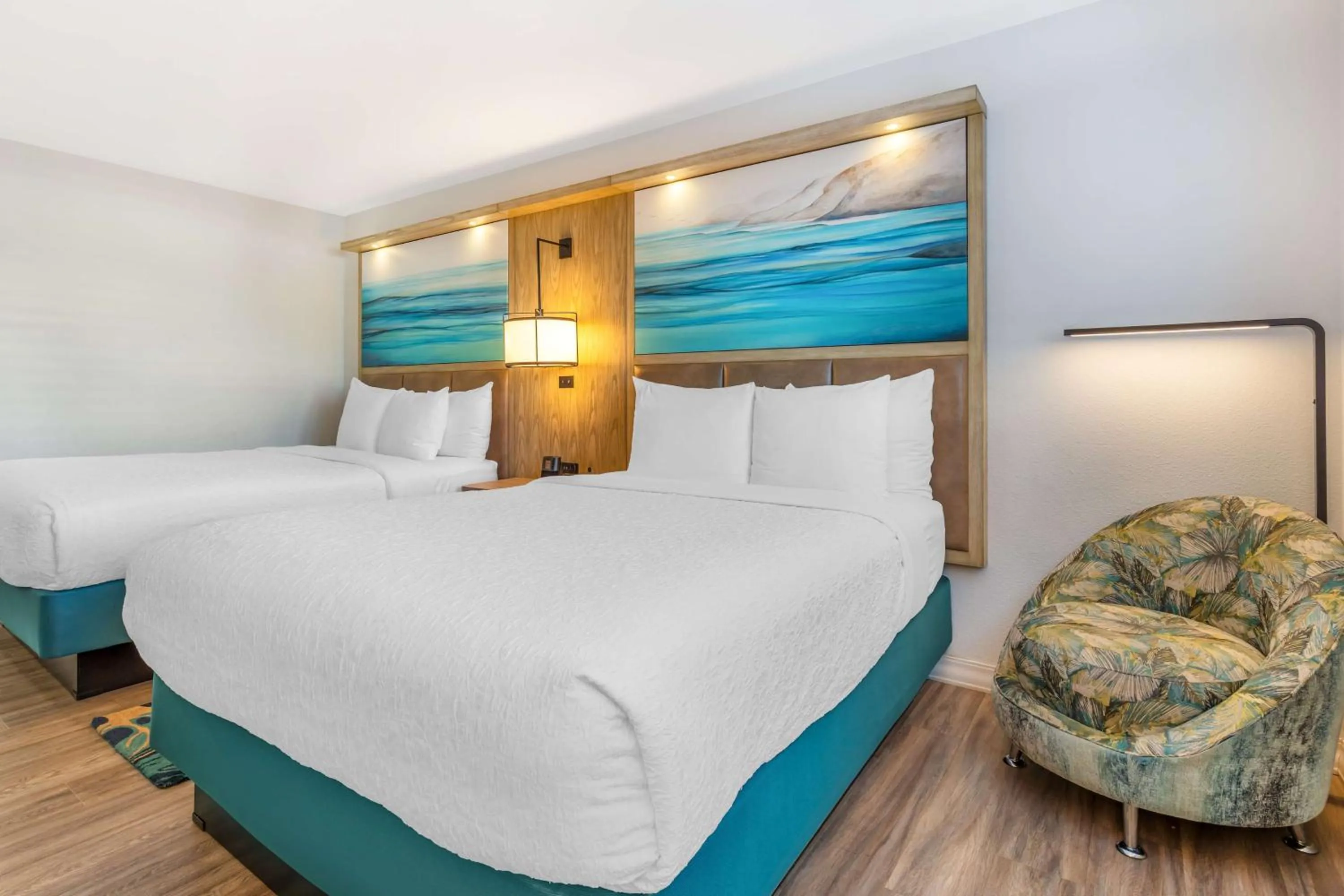 Bedroom, Bed in Best Western Plus Capitola By-the-Sea Inn & Suites