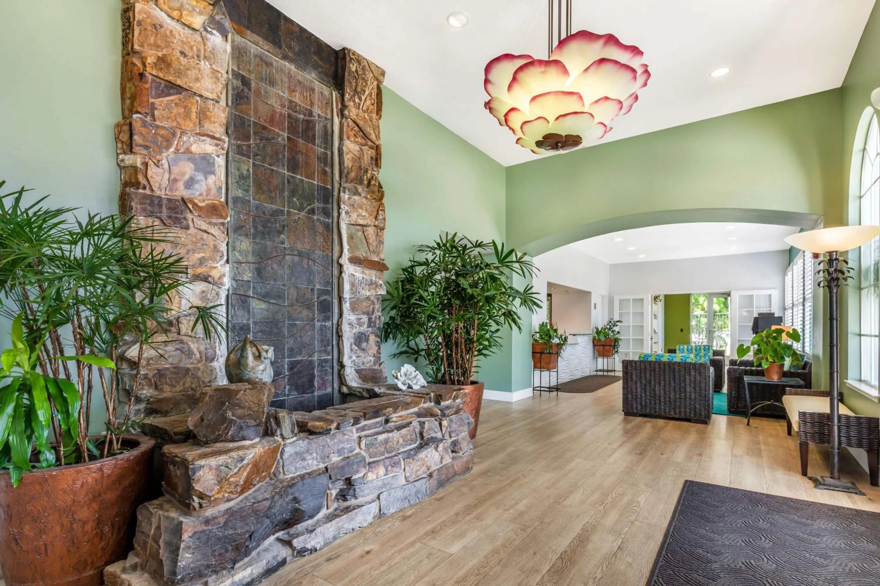 Lobby or reception in Best Western Plus Capitola By-the-Sea Inn & Suites