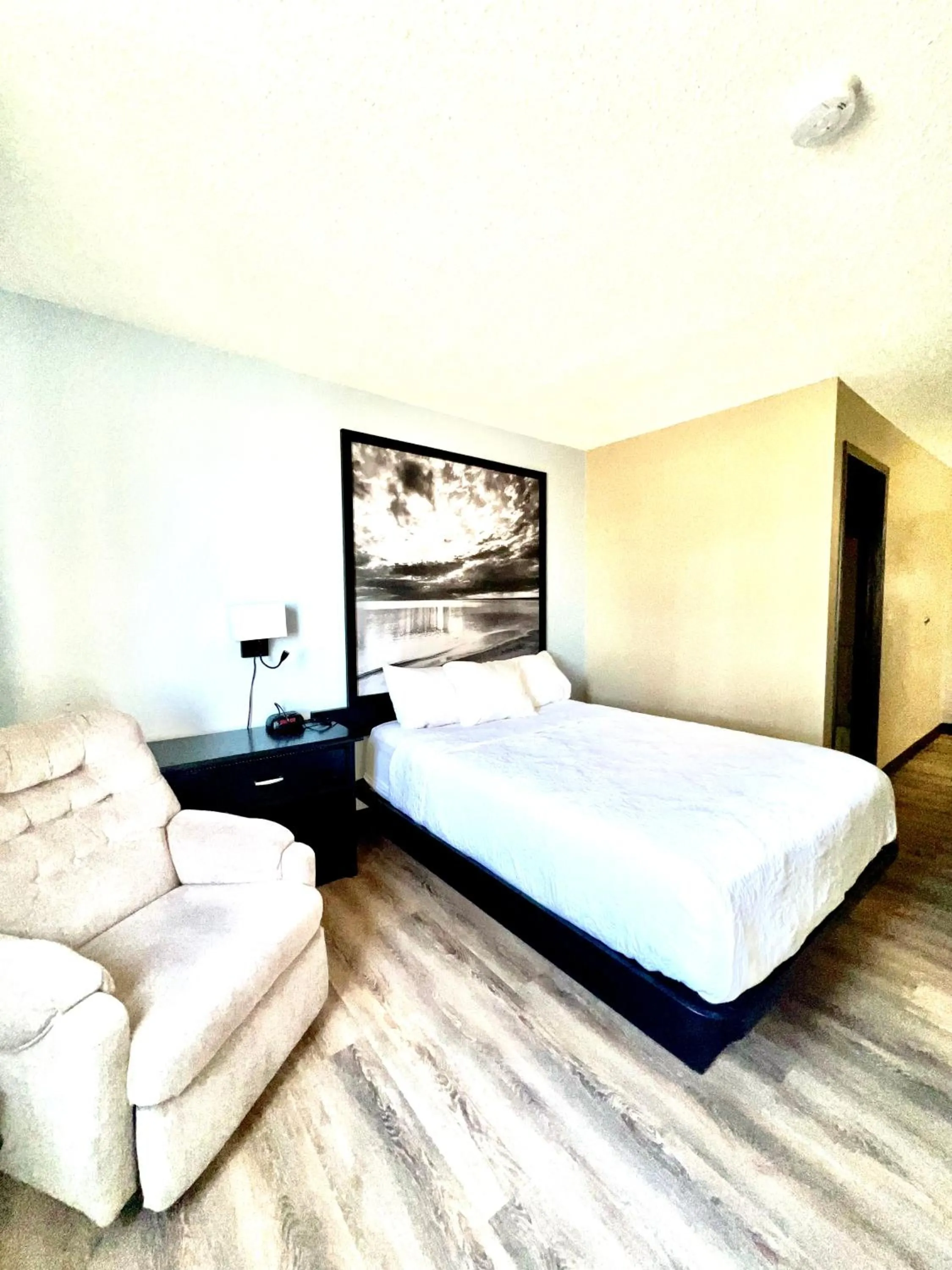 Bed in Super 8 by Wyndham Estherville