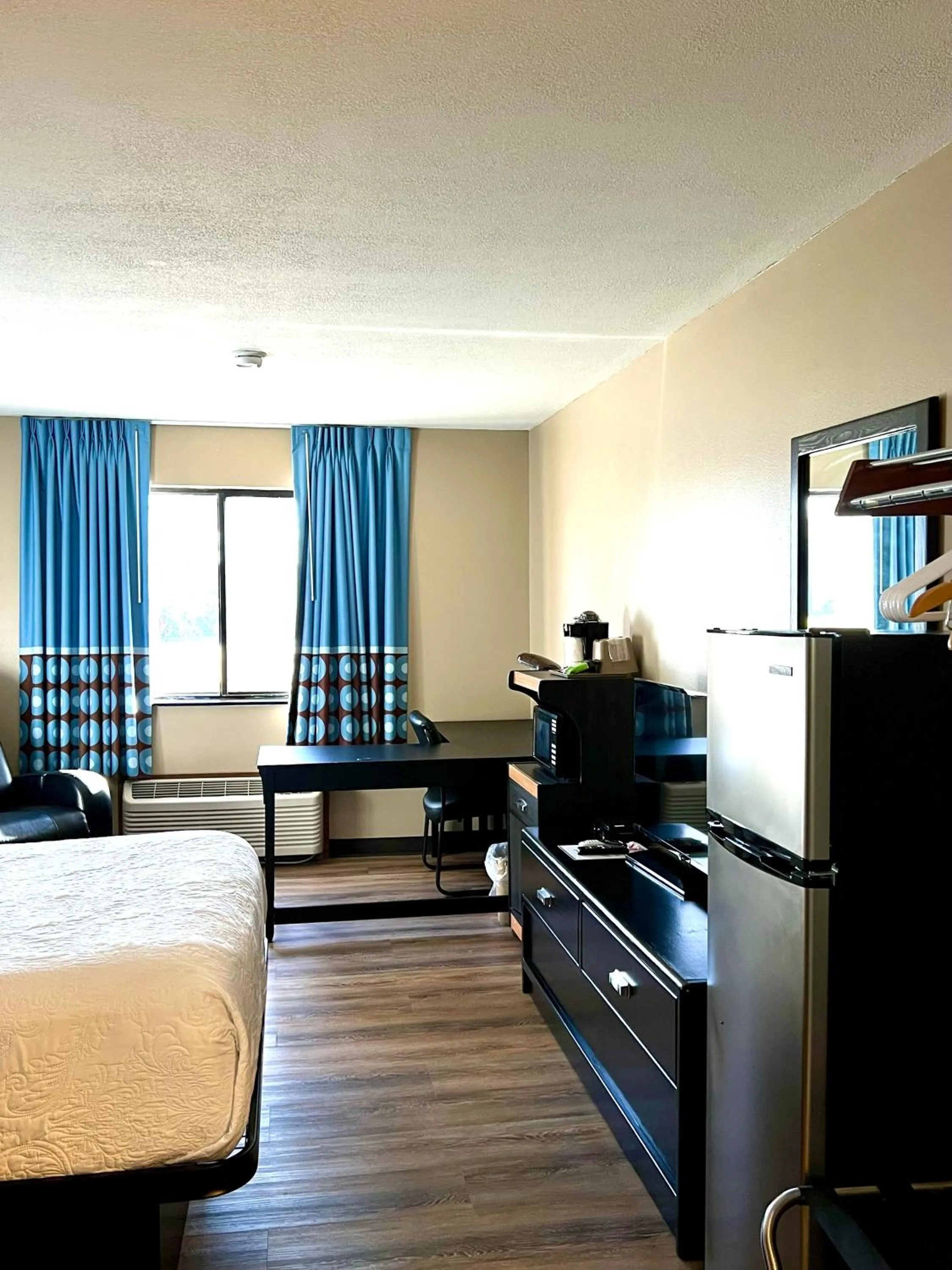 Bed in Super 8 by Wyndham Estherville