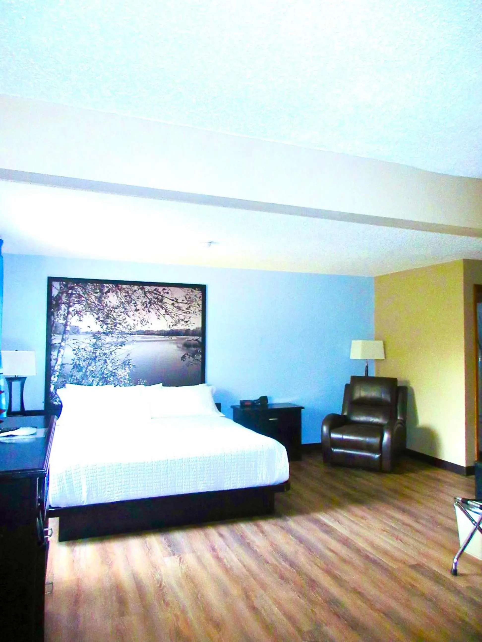 Bed in Super 8 by Wyndham Estherville