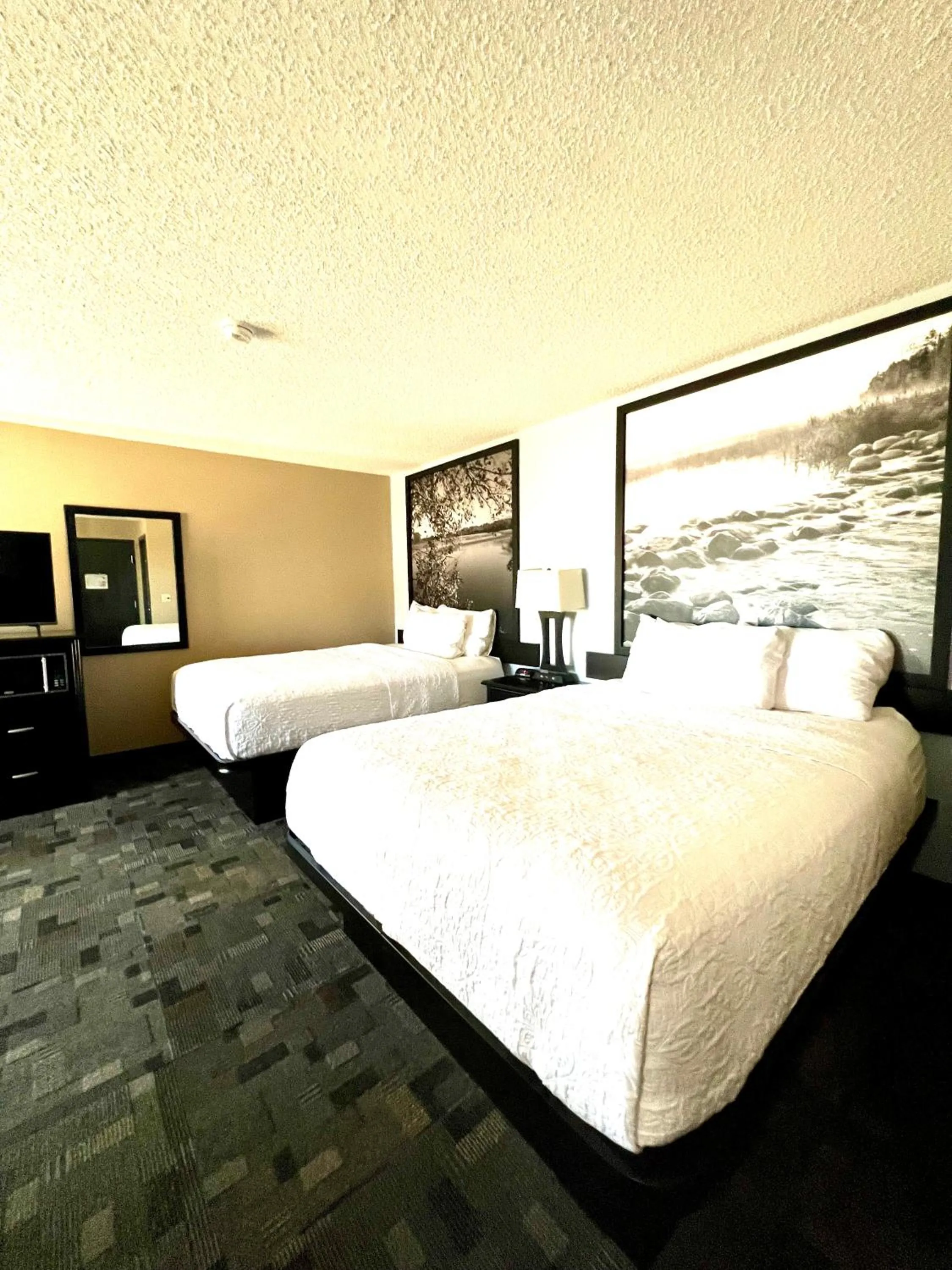 Bed in Super 8 by Wyndham Estherville