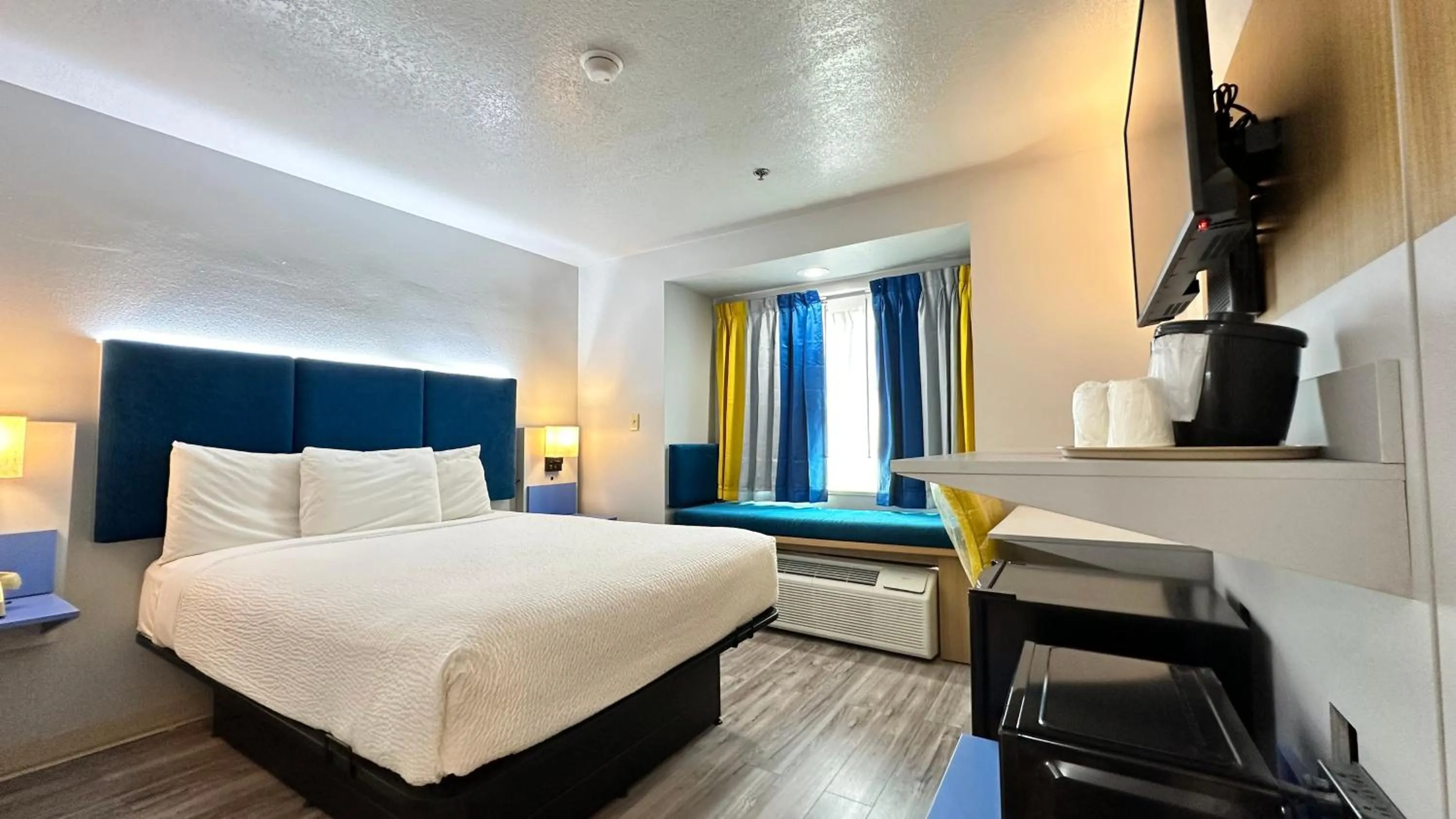 Bed in Microtel Inn & Suites by Wyndham Gallup - PET FRIENDLY