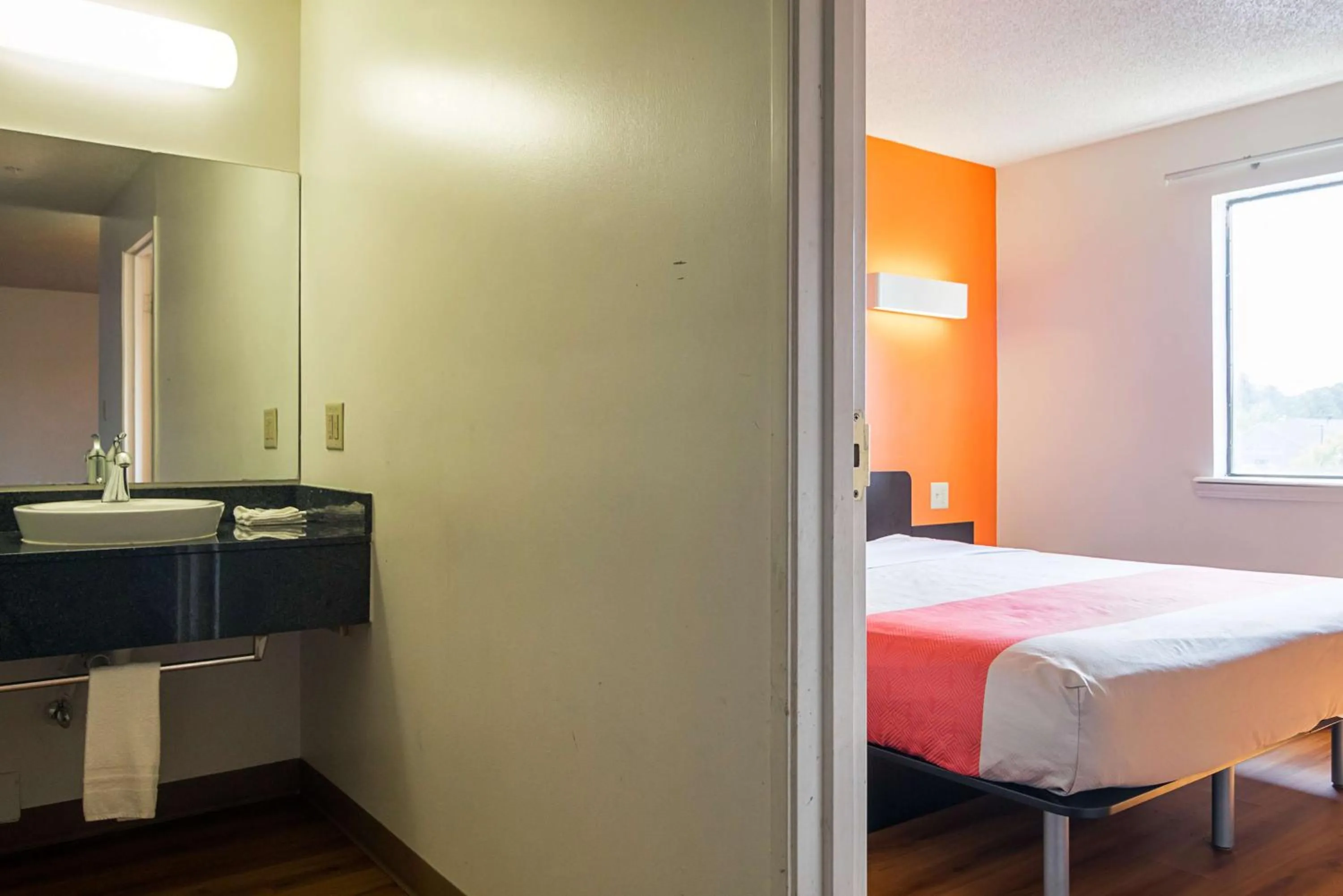 Bathroom, Bed in Motel 6-Jonesboro, GA