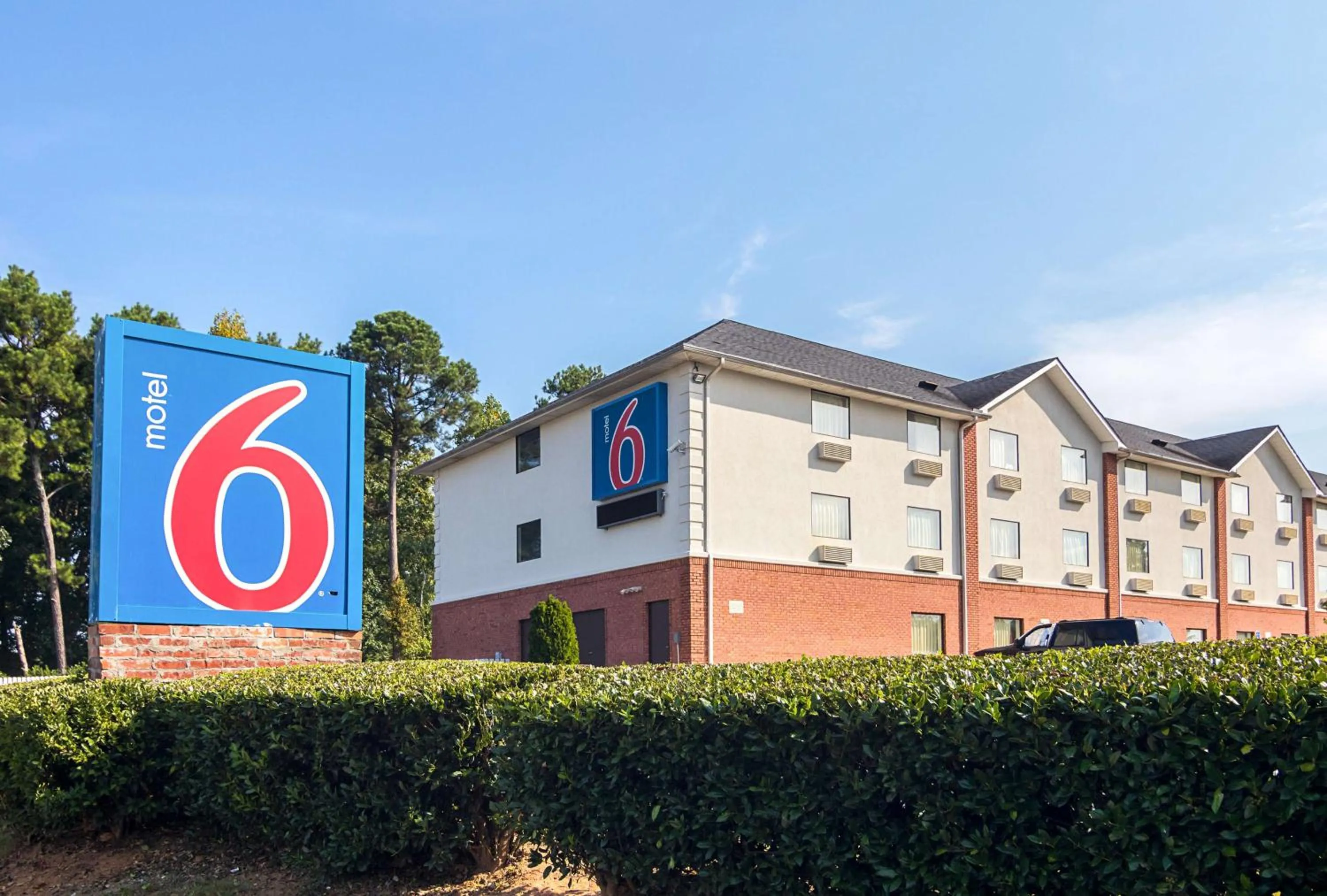 Property building in Motel 6-Jonesboro, GA