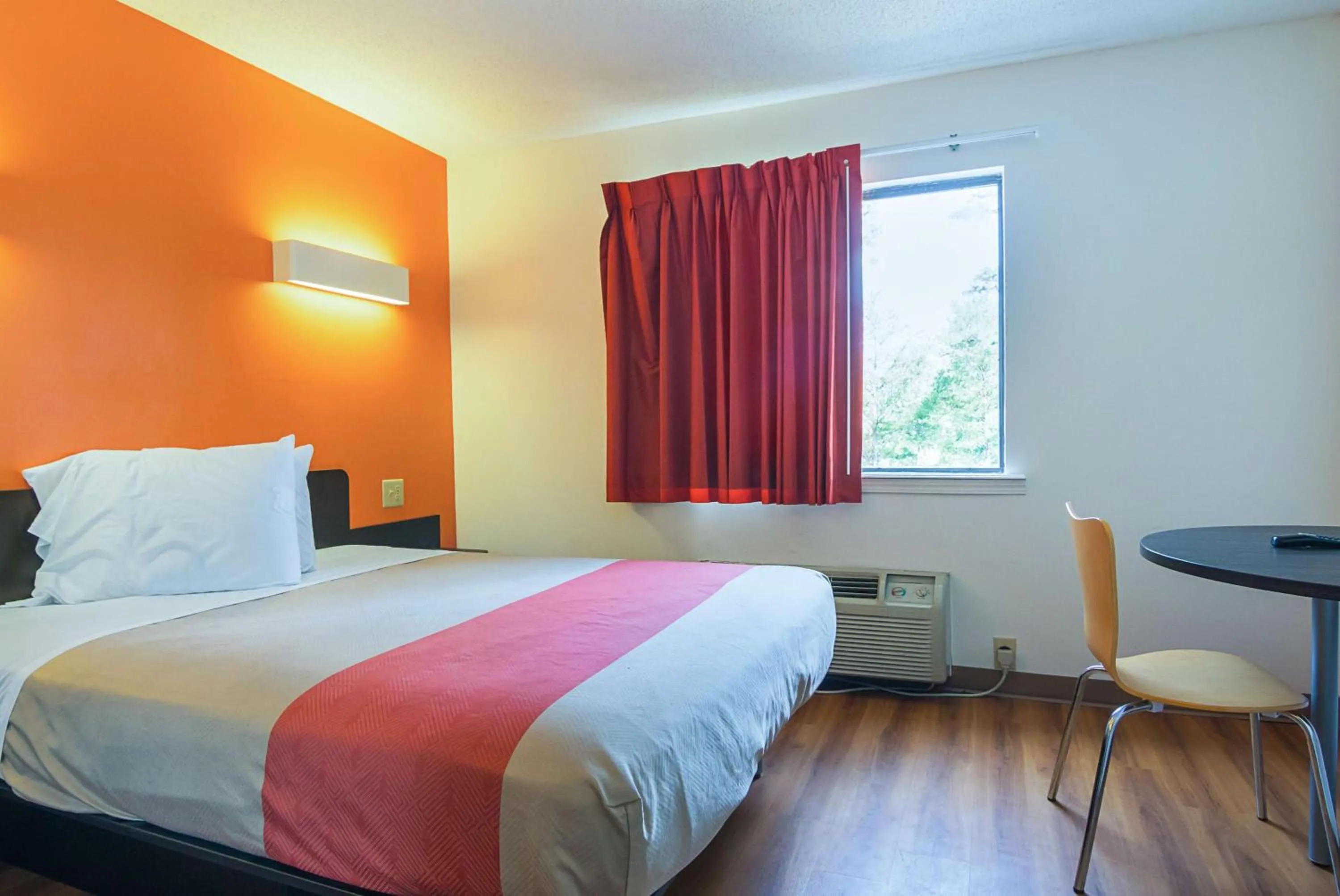 Photo of the whole room, Bed in Motel 6-Jonesboro, GA