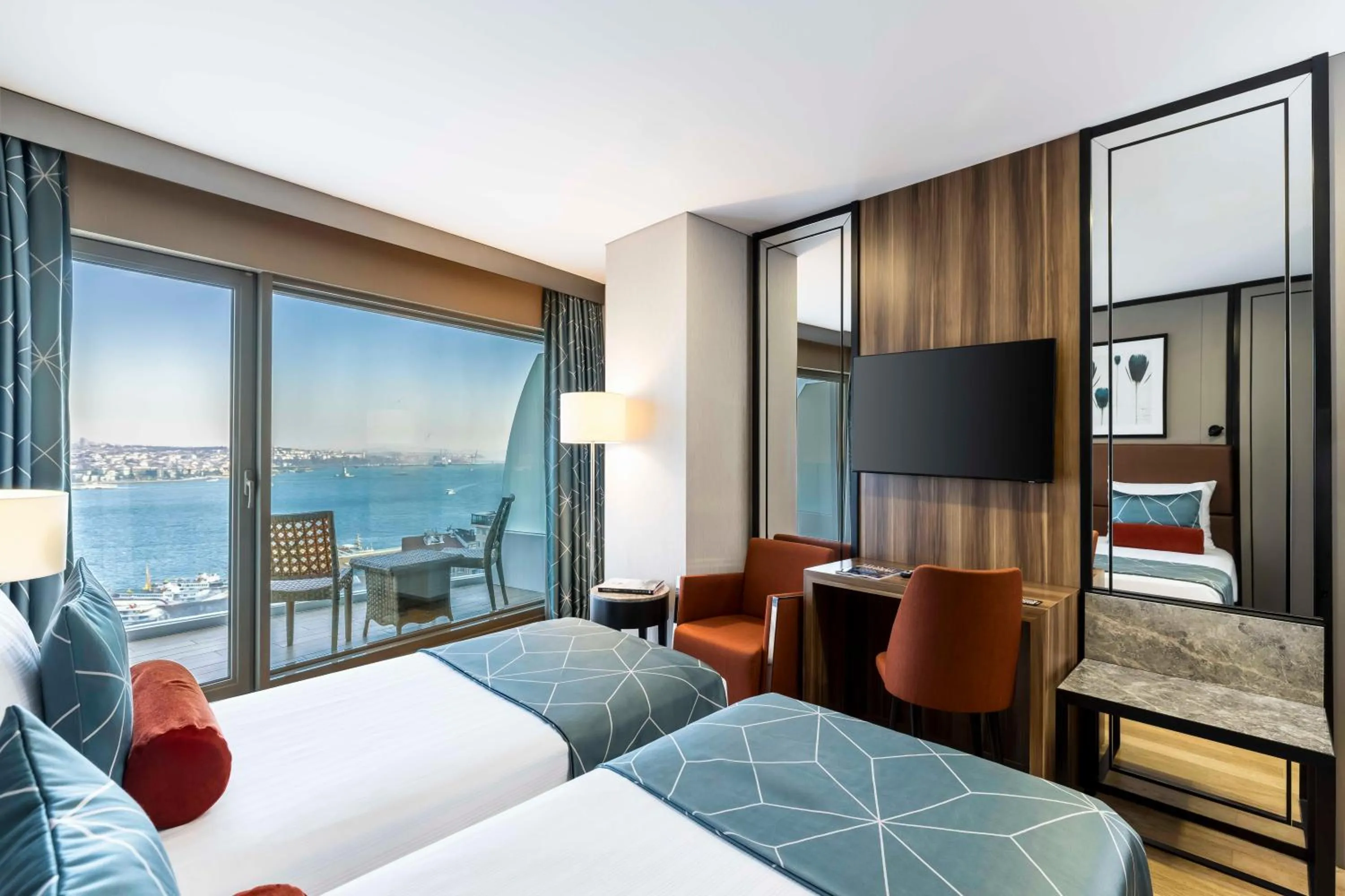 Natural landscape, Bed in Opera Hotel Bosphorus - Preferred Hotels and Resorts