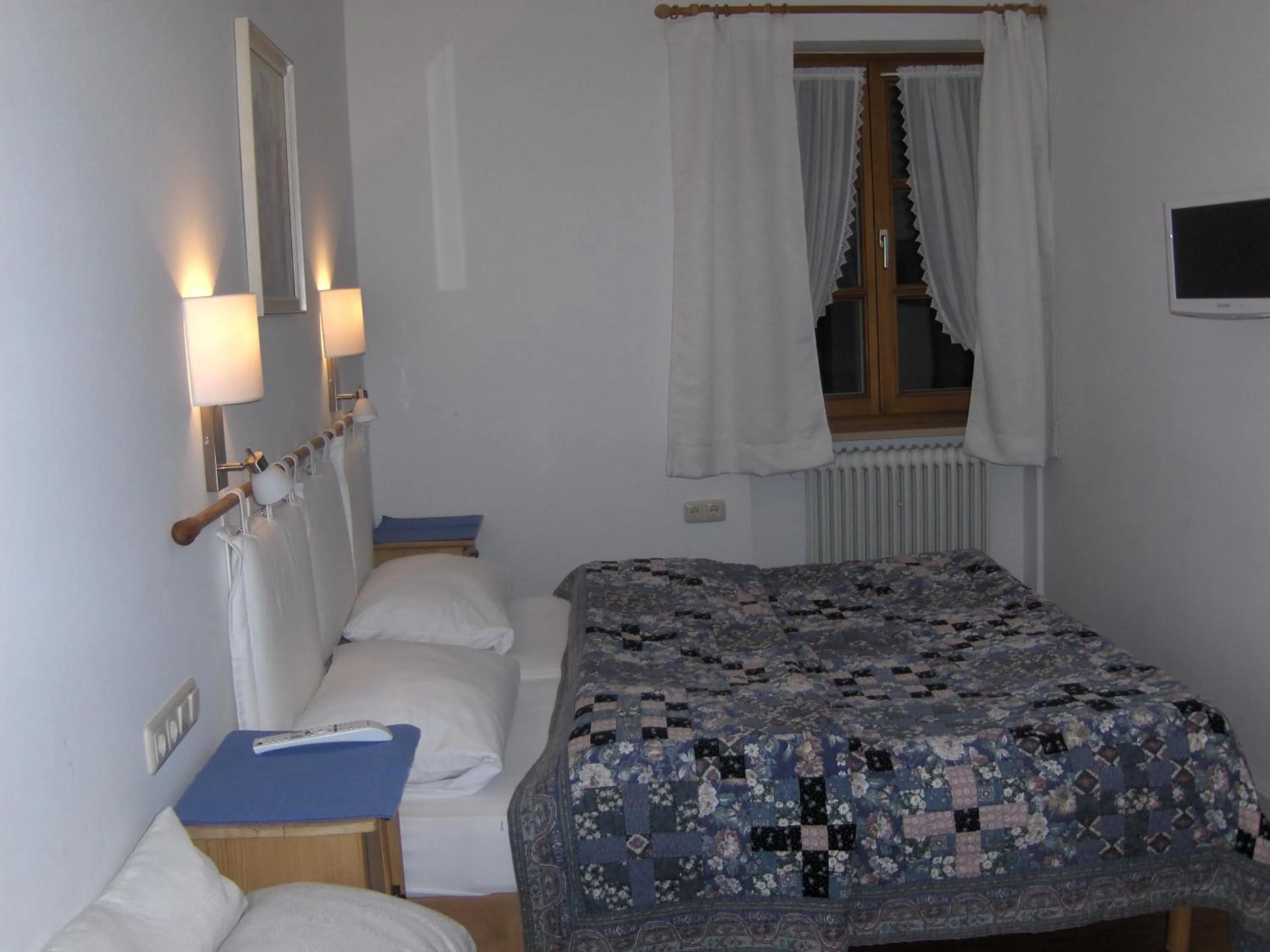 Bedroom, Bed in Hotel-Gasthof Rose