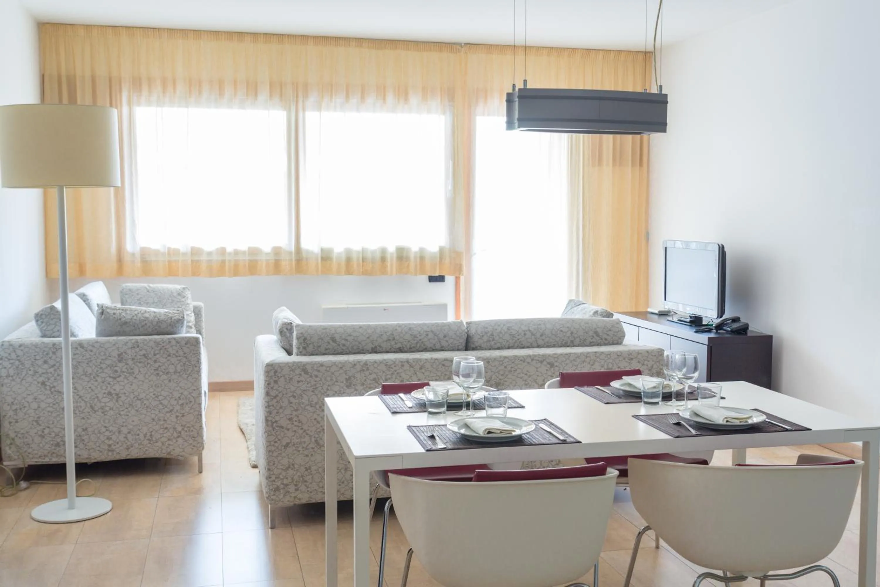 Photo of the whole room in Catania Hills Residence