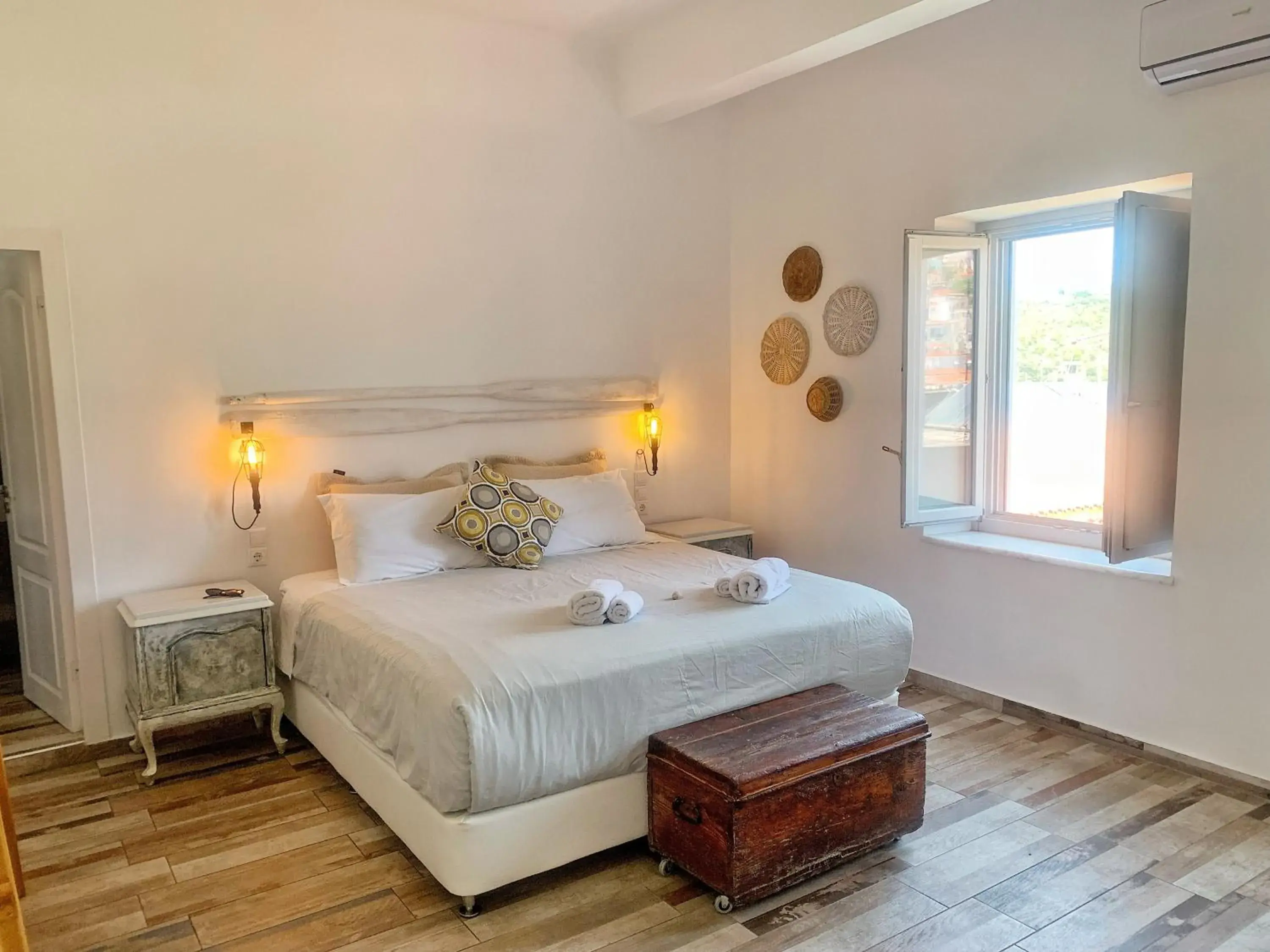 Large Double Room - single occupancy in Gigi Rooms Large Double Room - single occupancy in Gigi Rooms