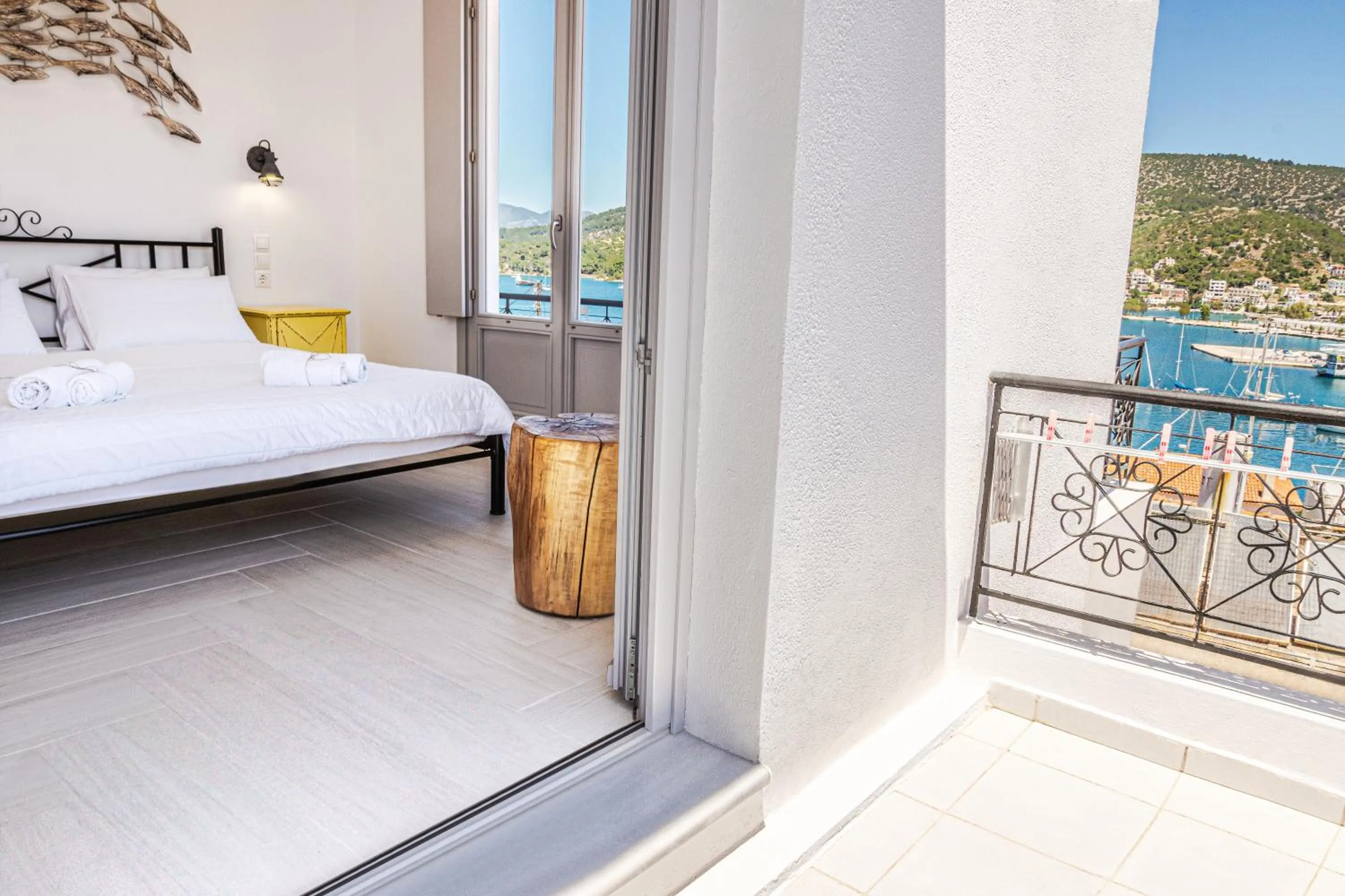 Balcony/Terrace, Bed in Gigi Rooms