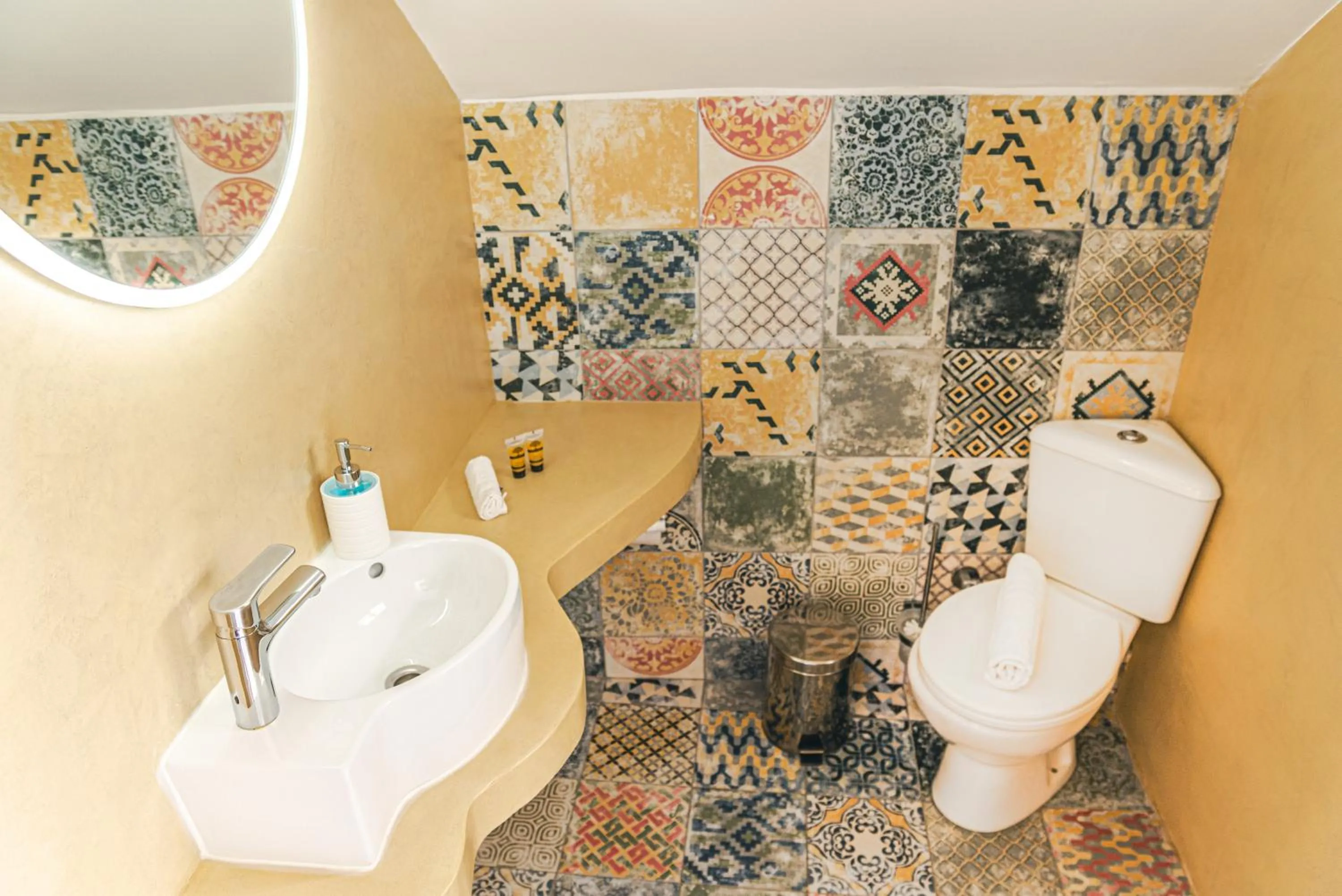 Toilet in Gigi Rooms