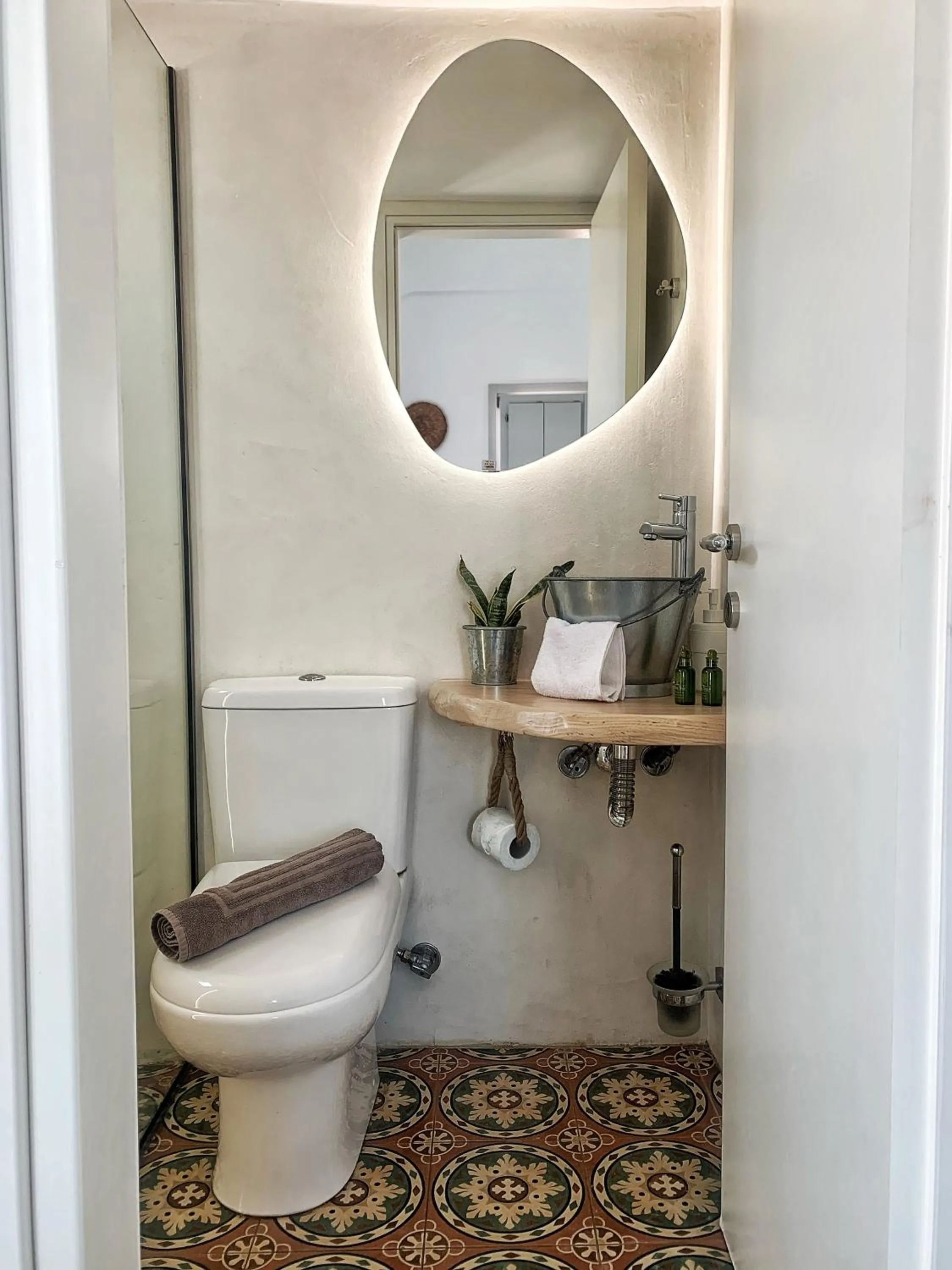 Toilet in Gigi Rooms
