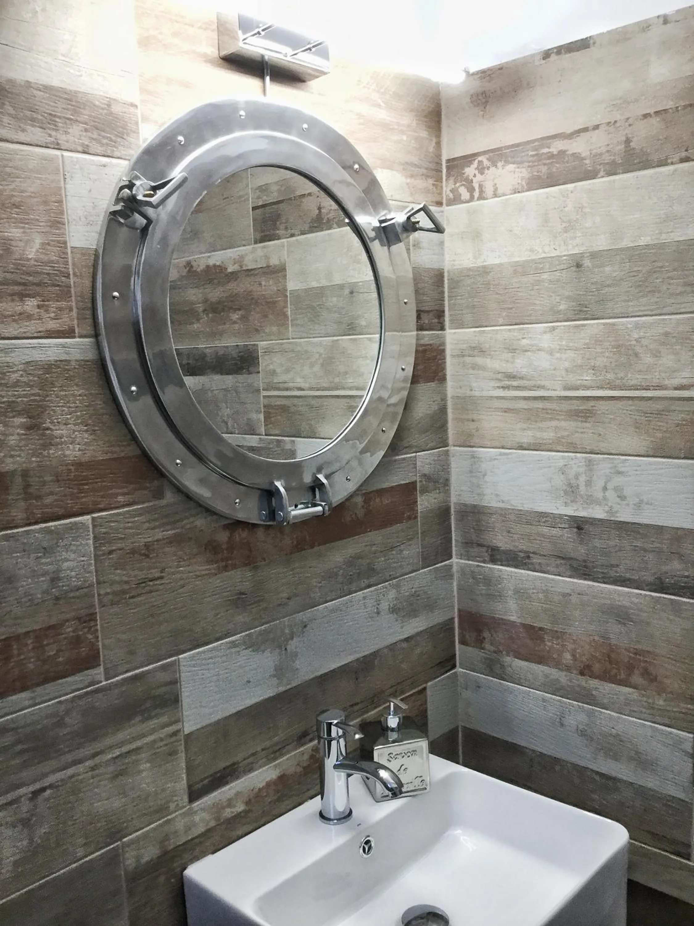 Shower in Gigi Rooms