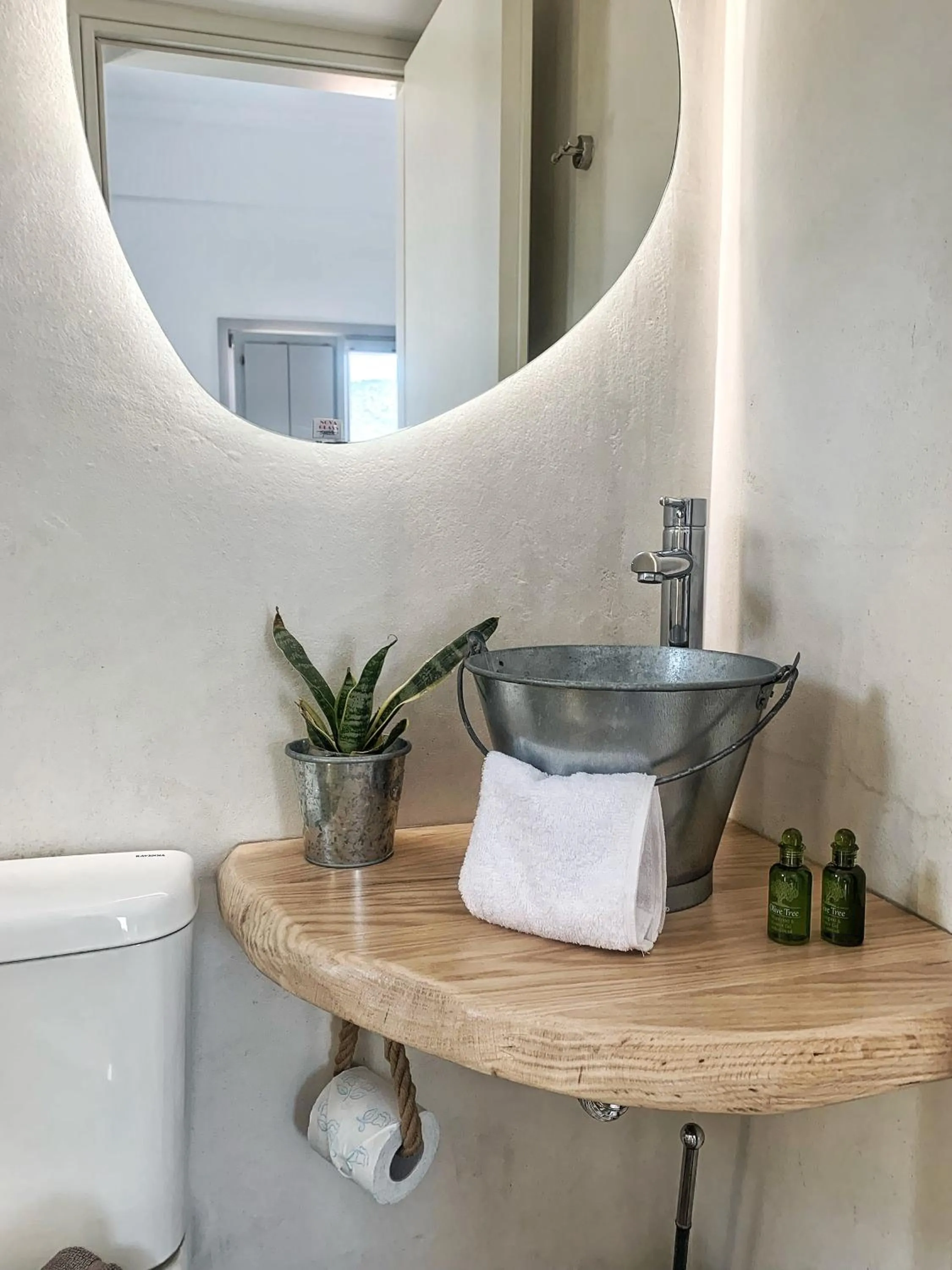 Bathroom in Gigi Rooms