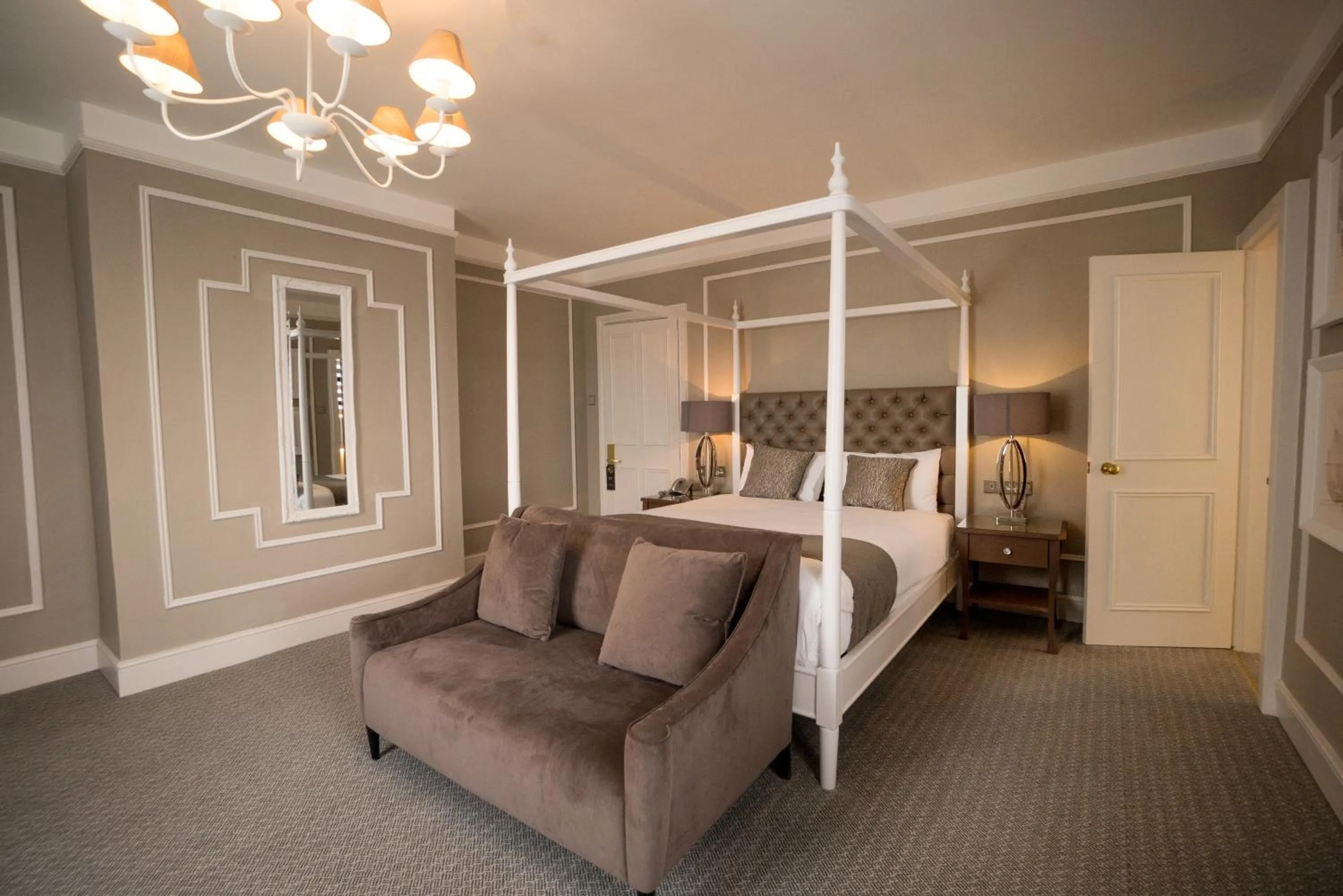 Photo of the whole room, Bed in Steventon House Hotel