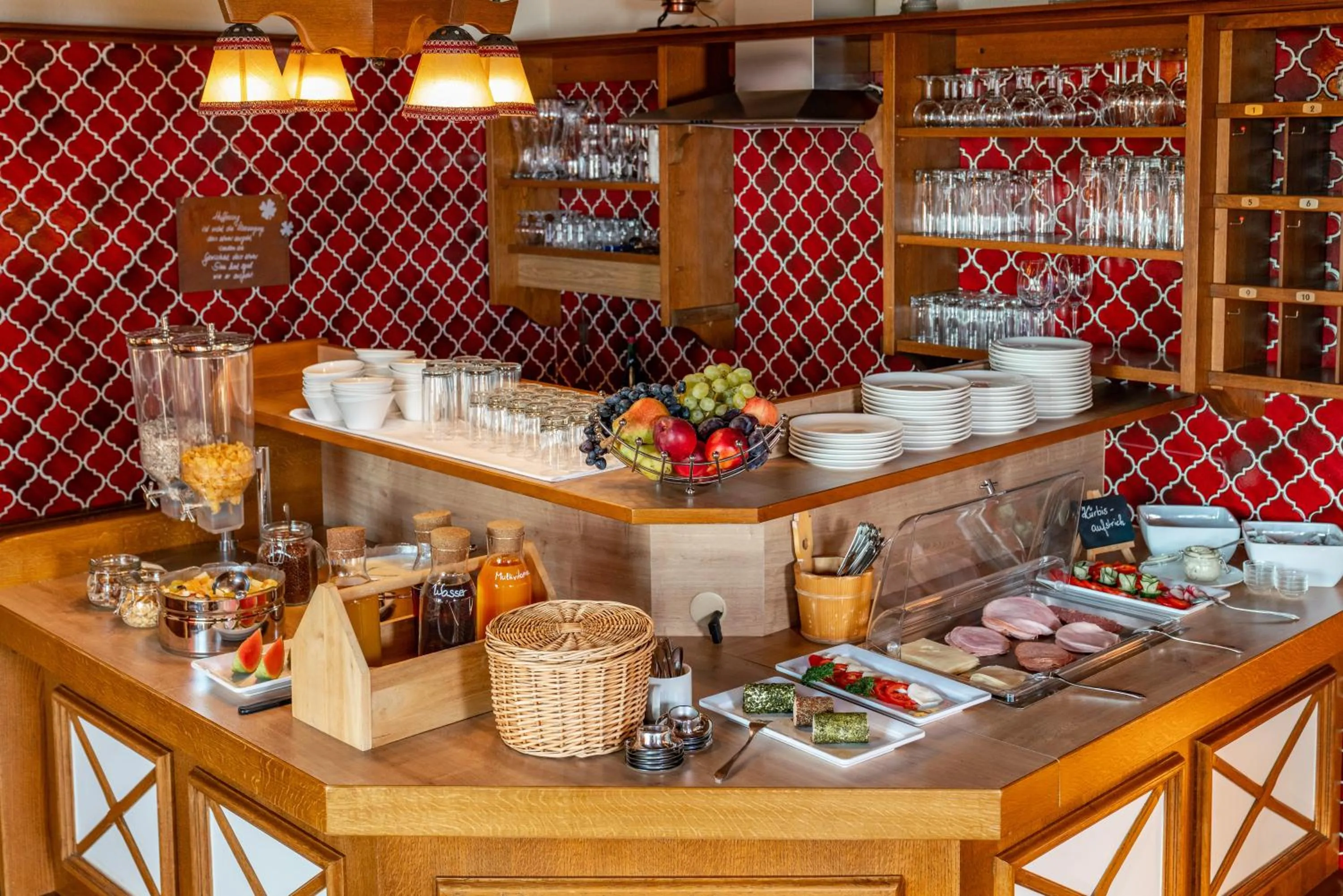 Buffet breakfast in Hotel Garni Hochwurzen