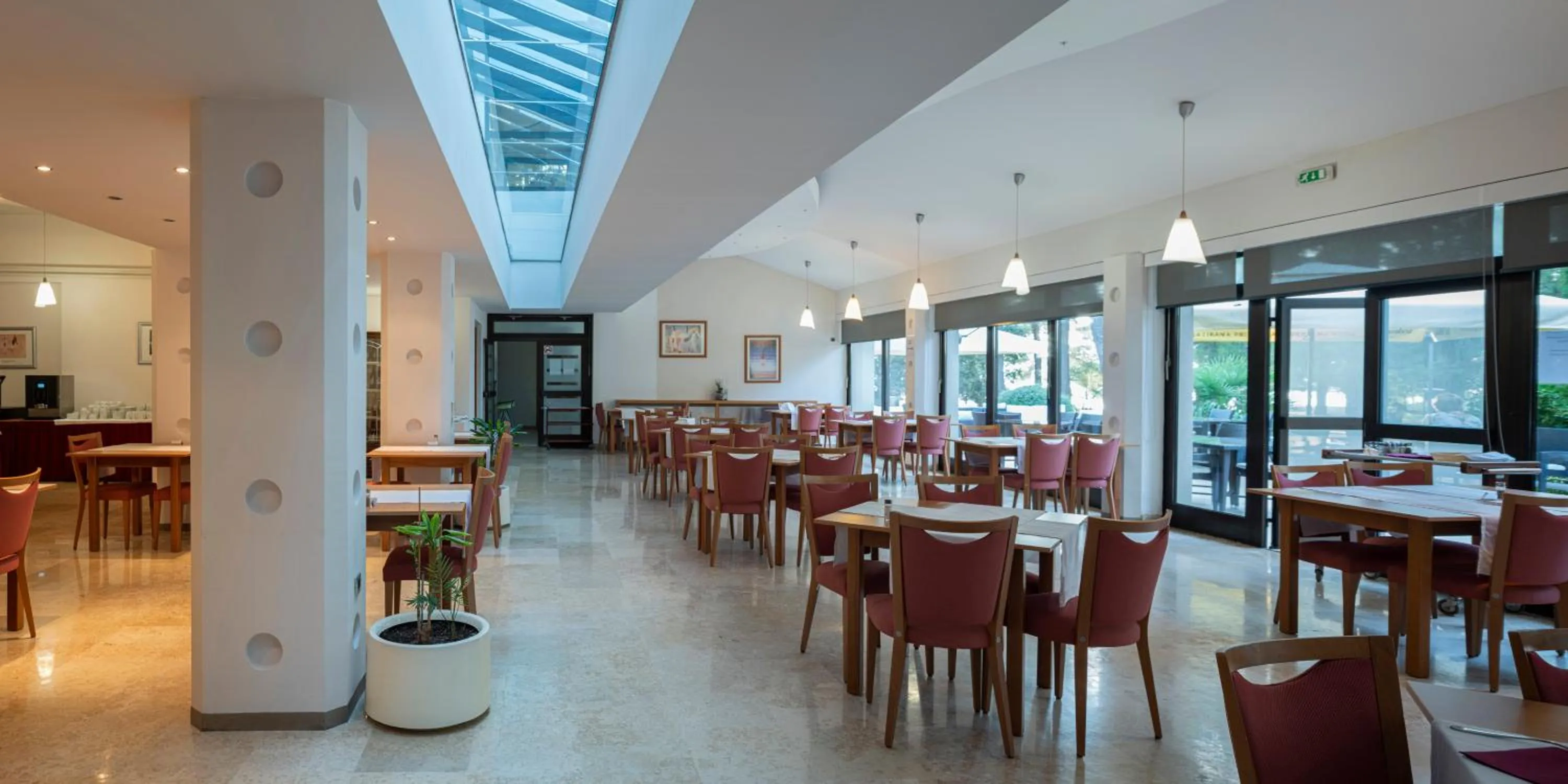 Restaurant/places to eat in Hotel Flores