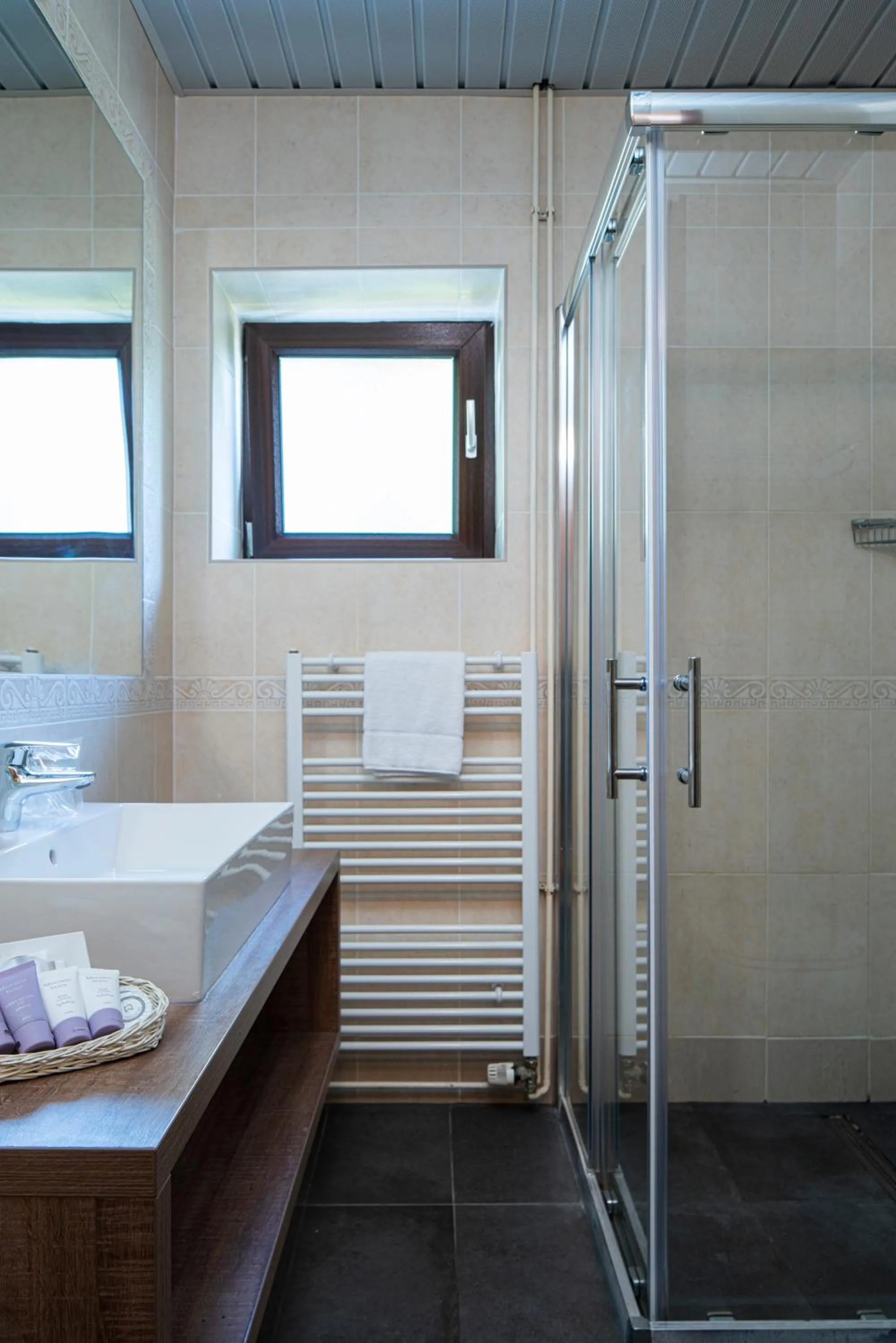 Bathroom in Hotel Flores