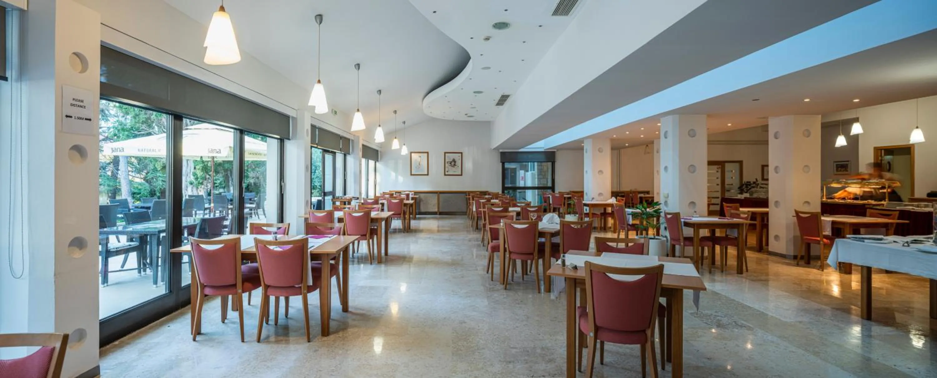 Communal lounge/ TV room in Hotel Flores