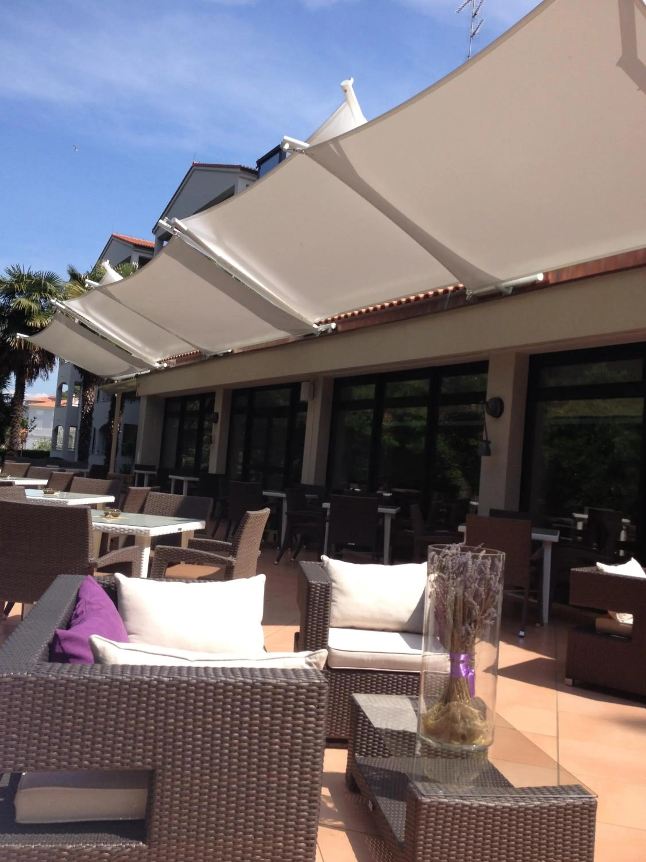 Restaurant/places to eat in Hotel Flores