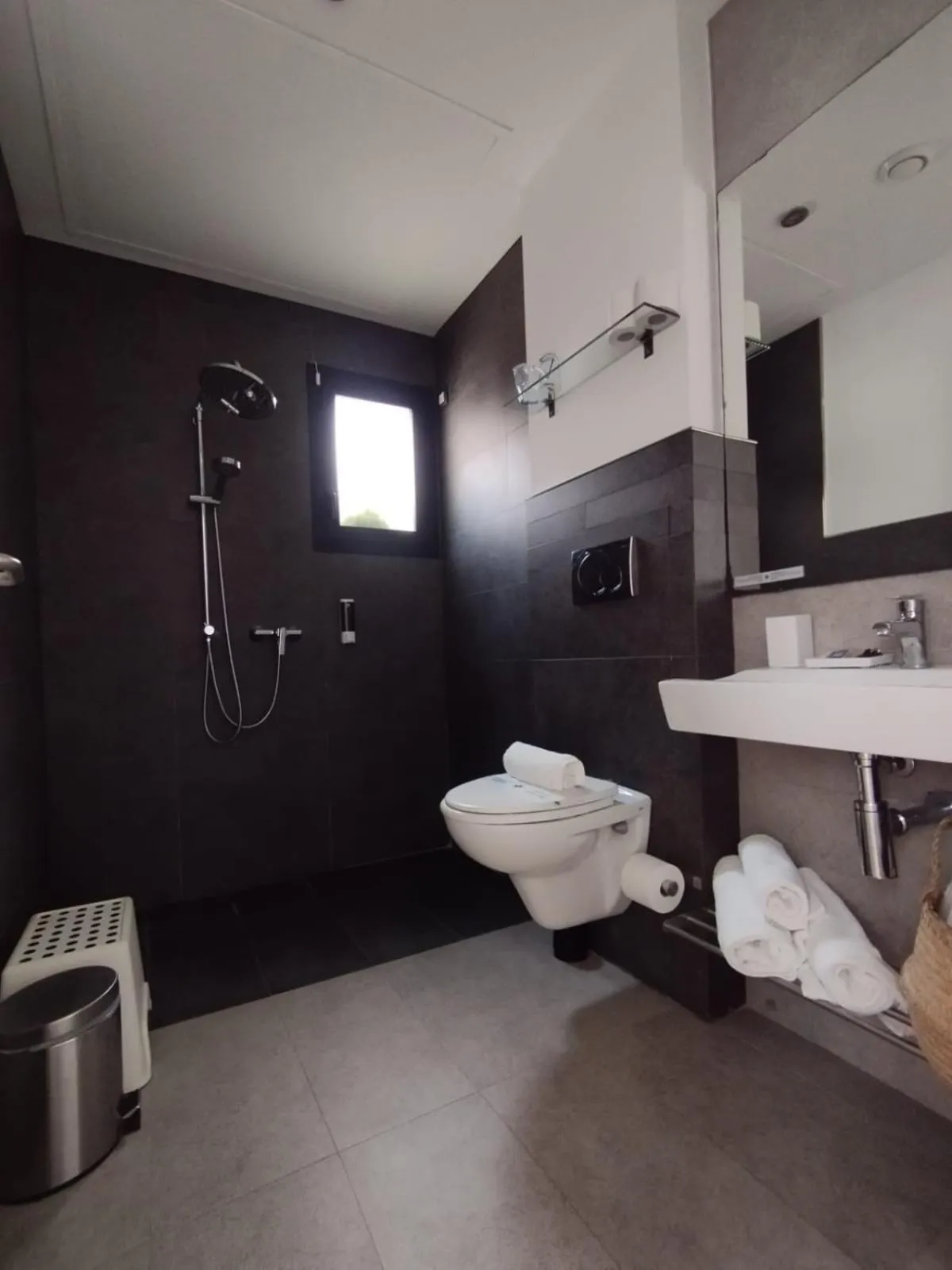 Shower in Mater Ariany