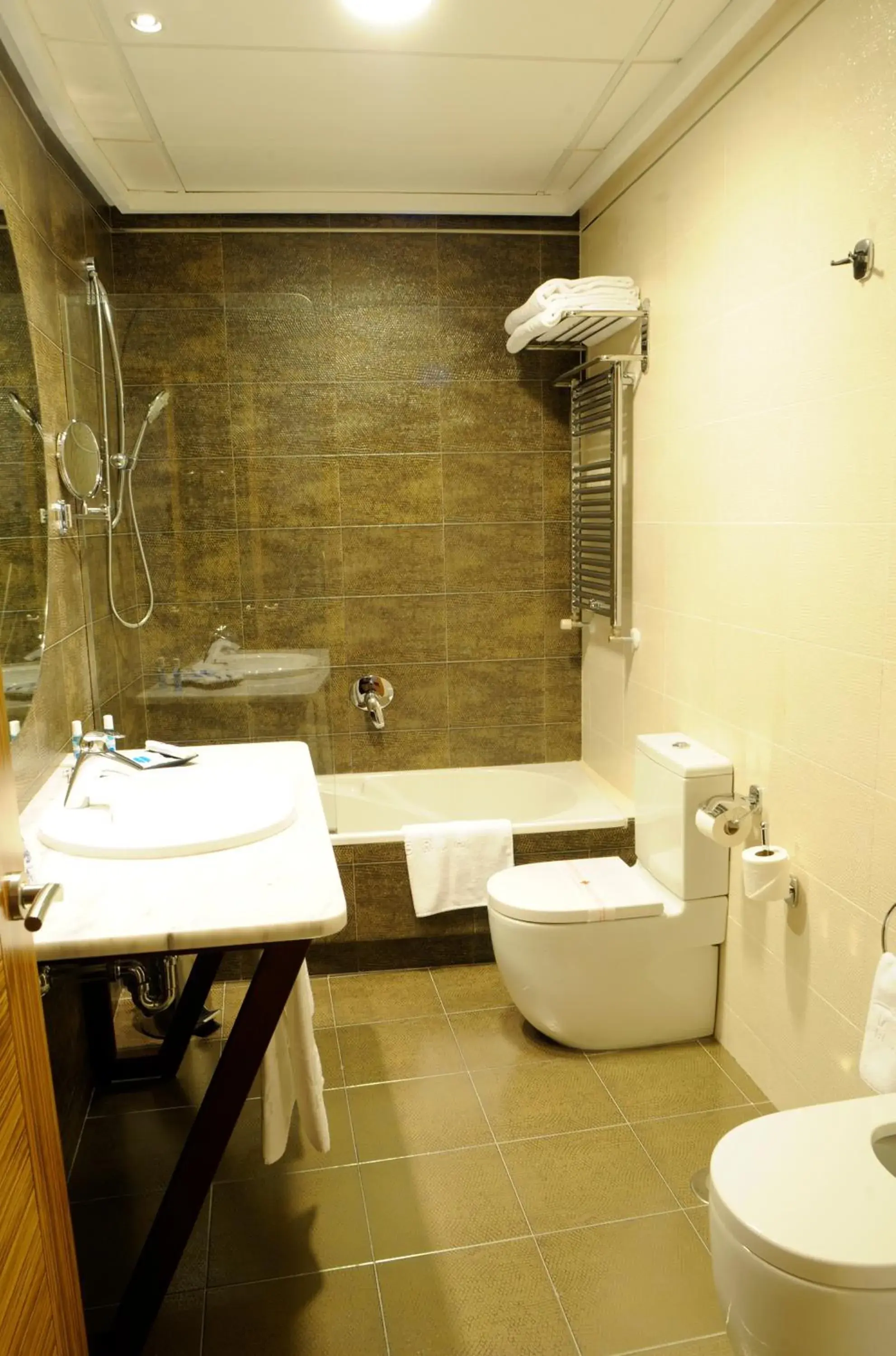 Twin Room with Extra Bed (3 Adults) in Cumbria Spa Hotel 3* Sup Twin Room with Extra Bed (3 Adults) in Cumbria Spa Hotel 3* Sup